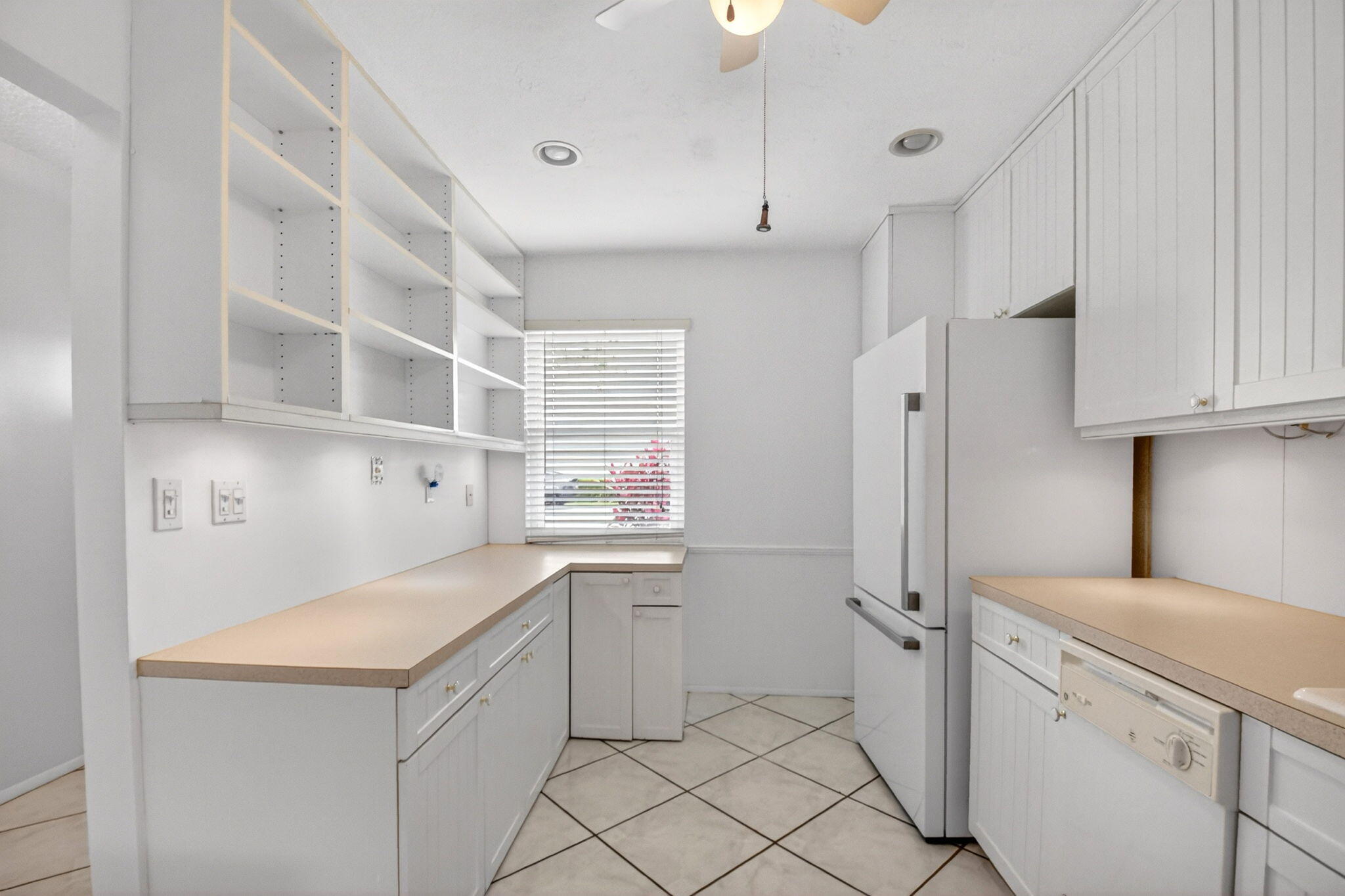 CRESTHAVEN CONDO TOWNHOMES SEC 1 - Residential