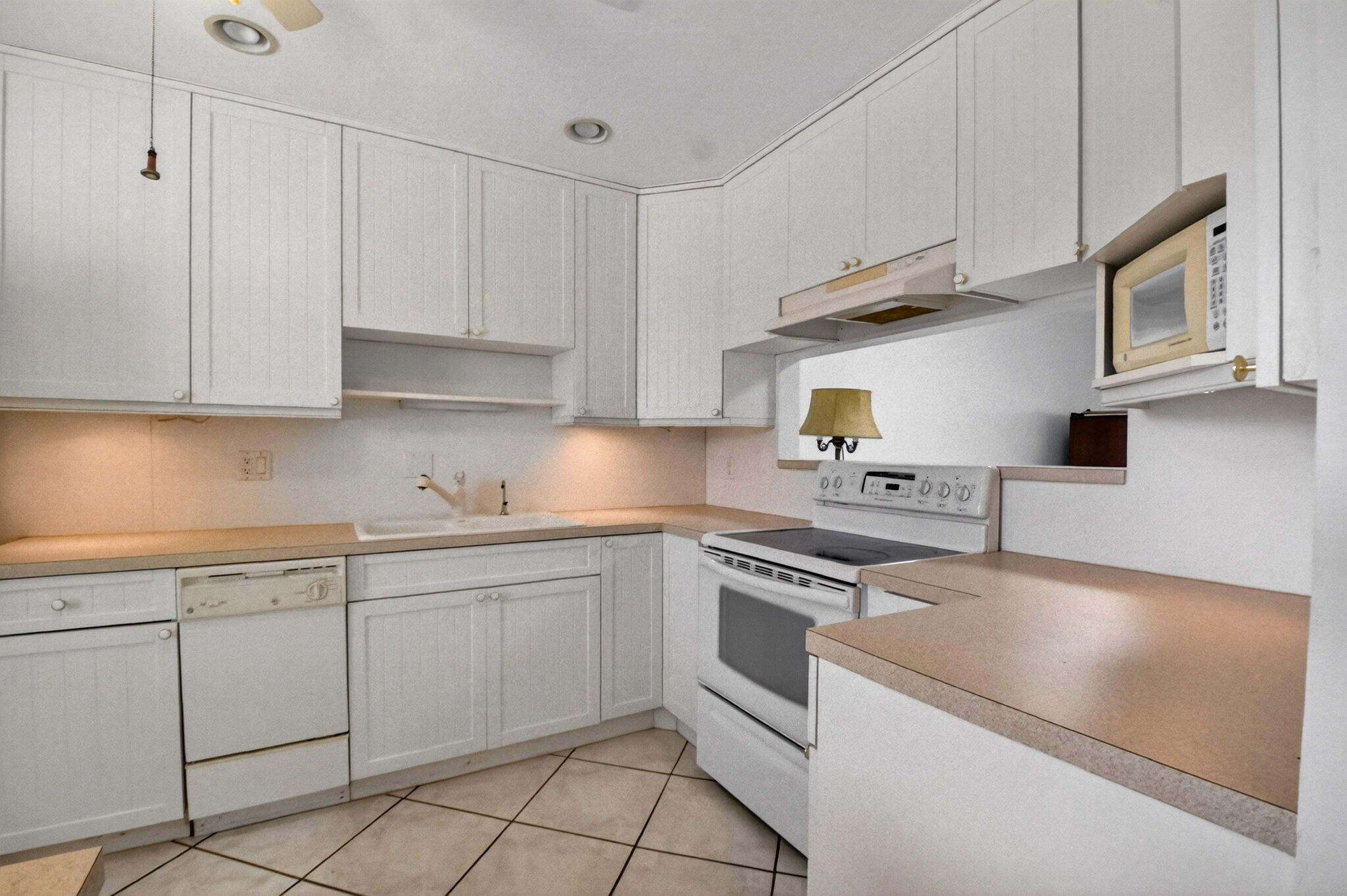 CRESTHAVEN CONDO TOWNHOMES SEC 1 - Residential