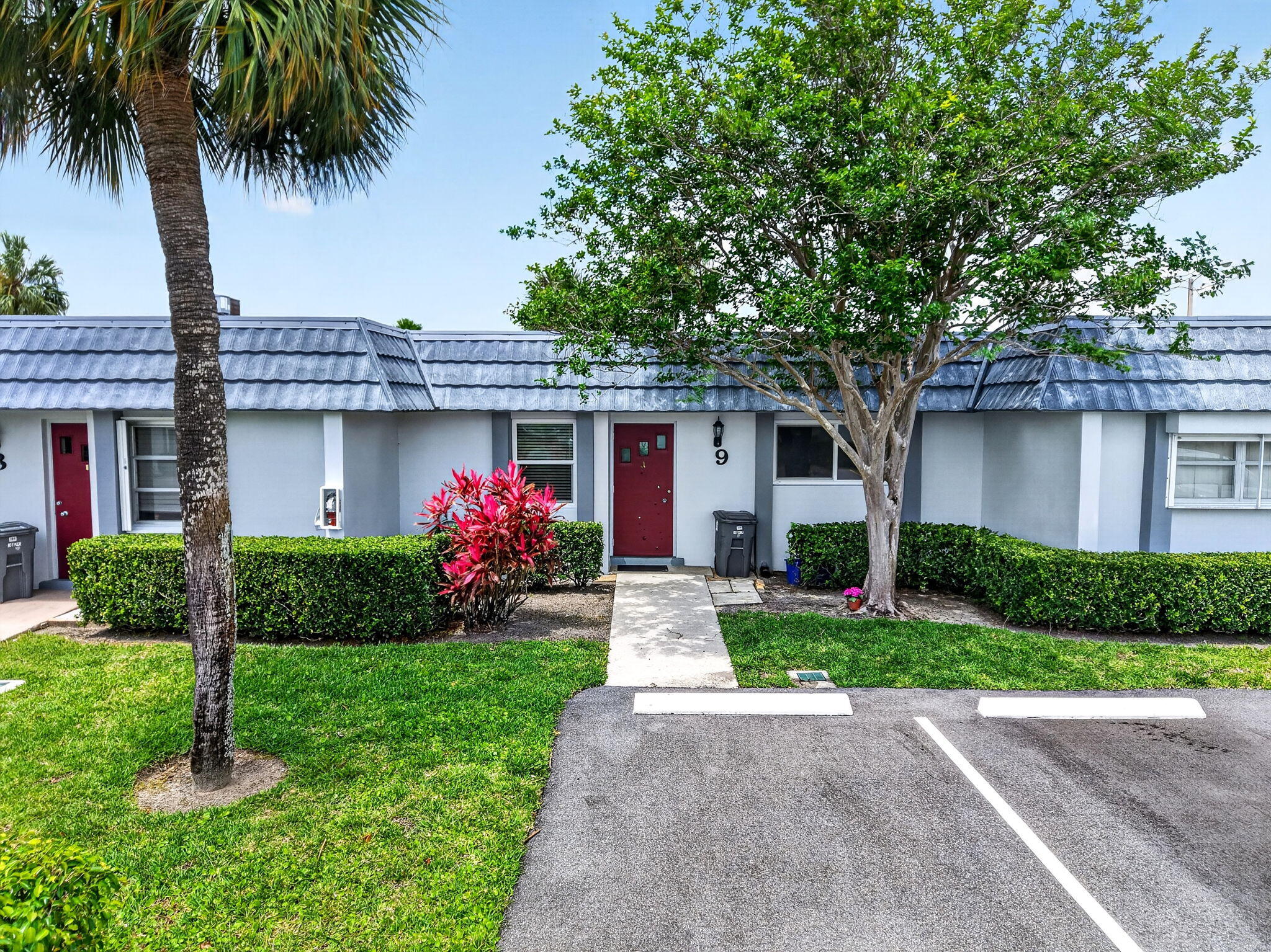 CRESTHAVEN CONDO TOWNHOMES SEC 1 - Residential