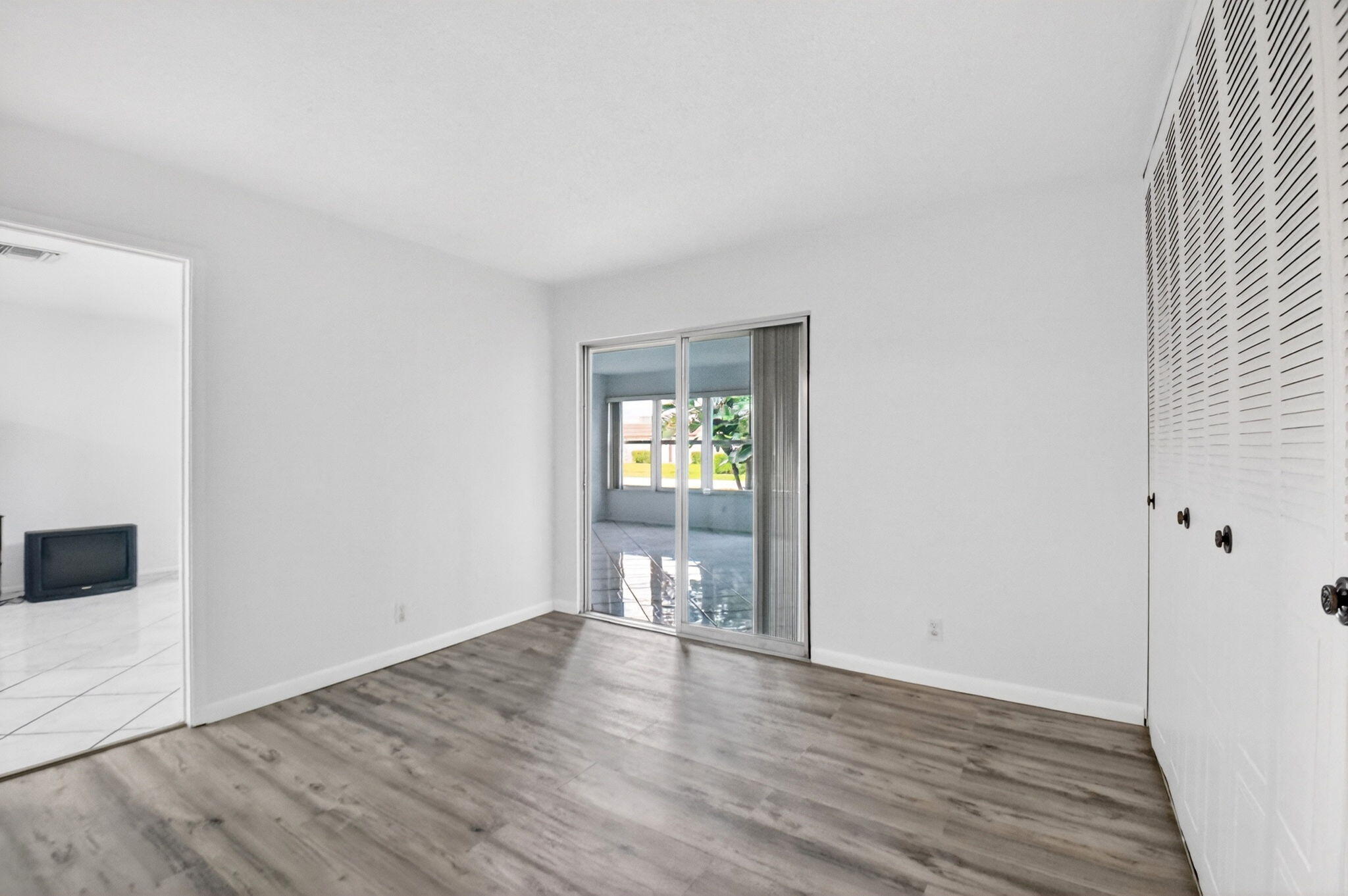 CRESTHAVEN CONDO TOWNHOMES SEC 1 - Residential