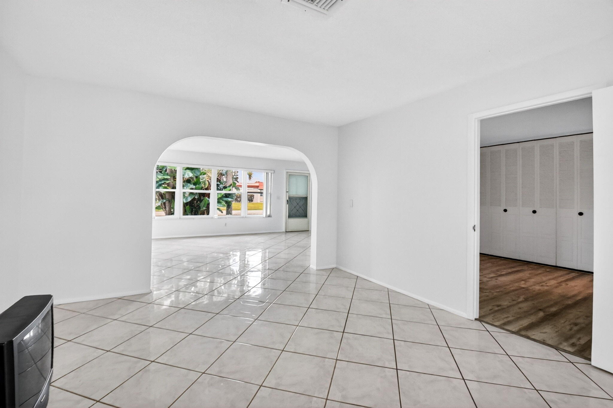 CRESTHAVEN CONDO TOWNHOMES SEC 1 - Residential