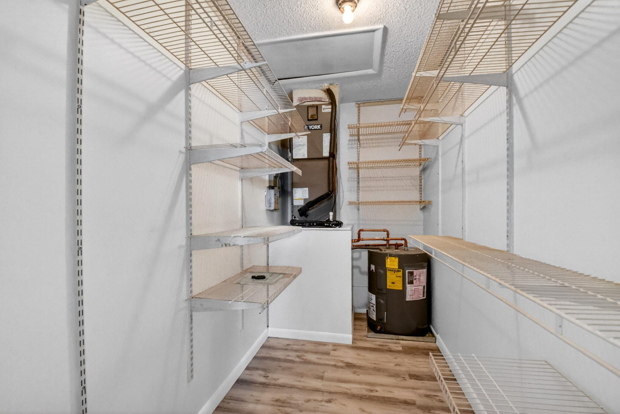 CRESTHAVEN CONDO TOWNHOMES SEC 1 - Residential