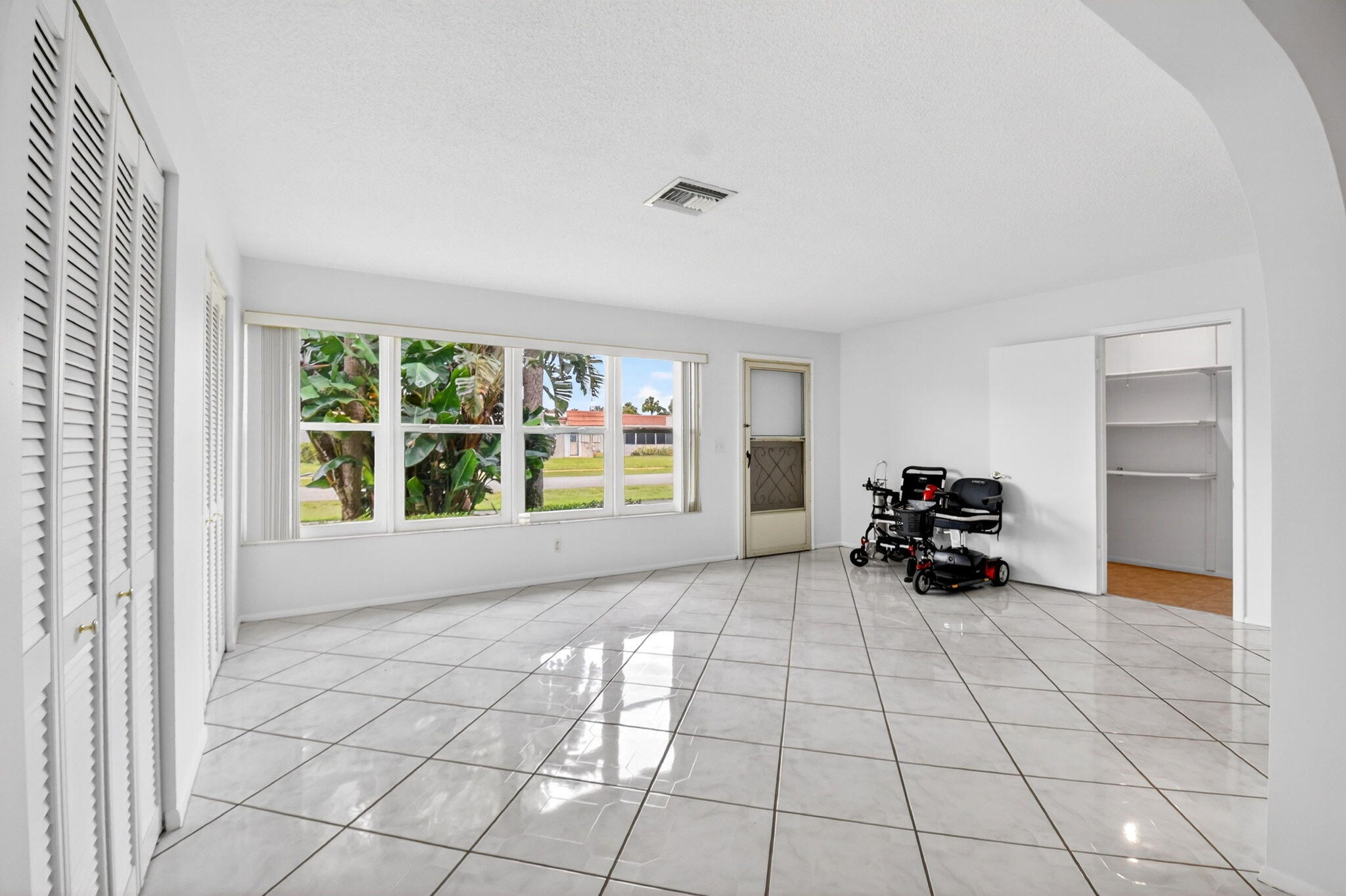 CRESTHAVEN CONDO TOWNHOMES SEC 1 - Residential