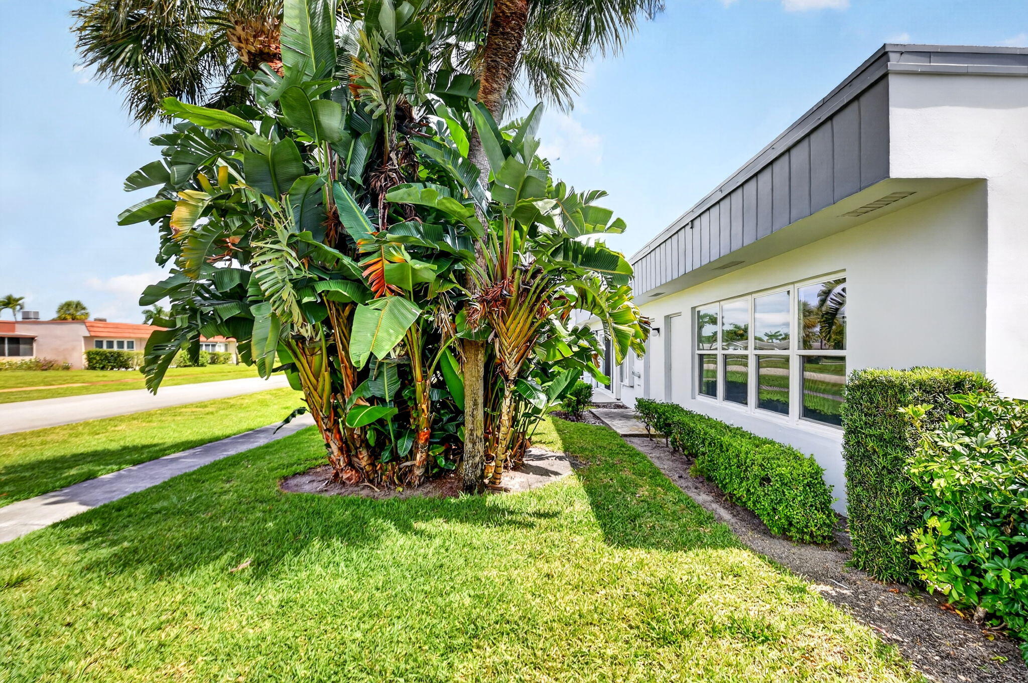 CRESTHAVEN CONDO TOWNHOMES SEC 1 - Residential