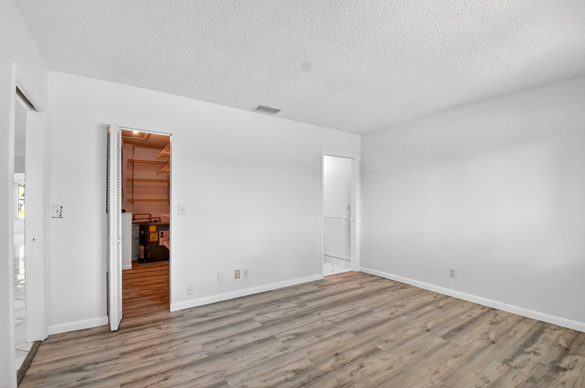 CRESTHAVEN CONDO TOWNHOMES SEC 1 - Residential