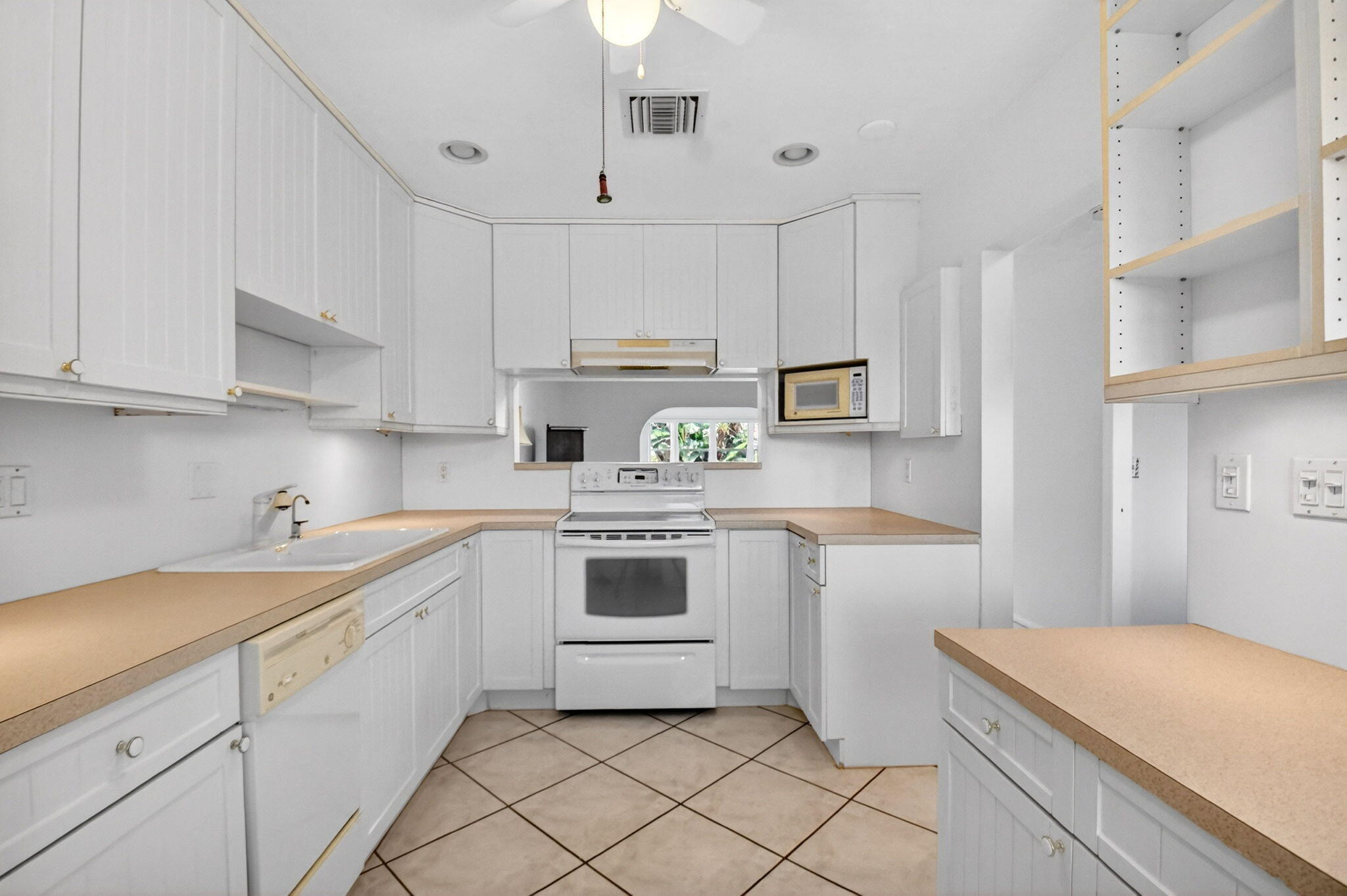 CRESTHAVEN CONDO TOWNHOMES SEC 1 - Residential