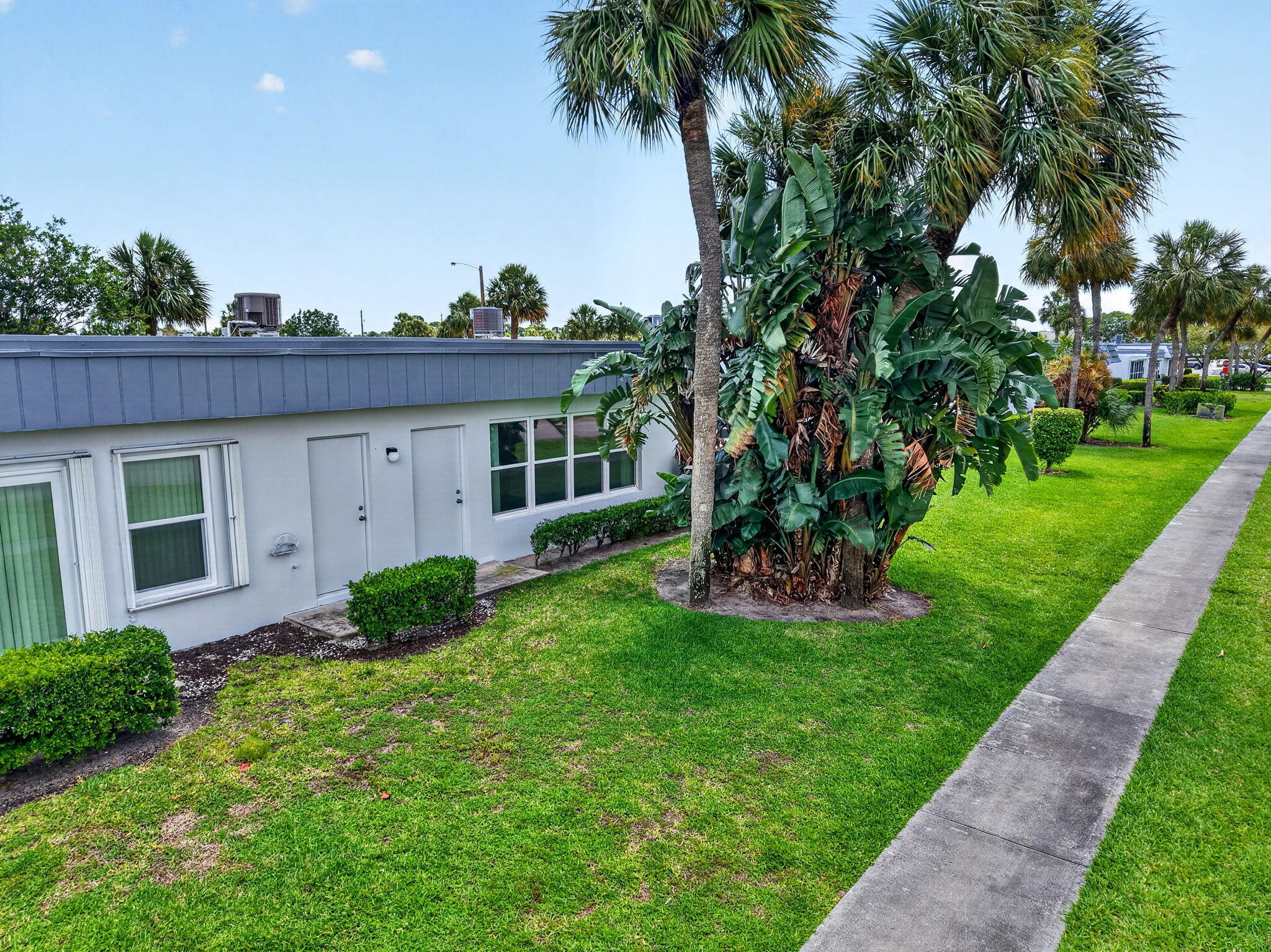 CRESTHAVEN CONDO TOWNHOMES SEC 1 - Residential