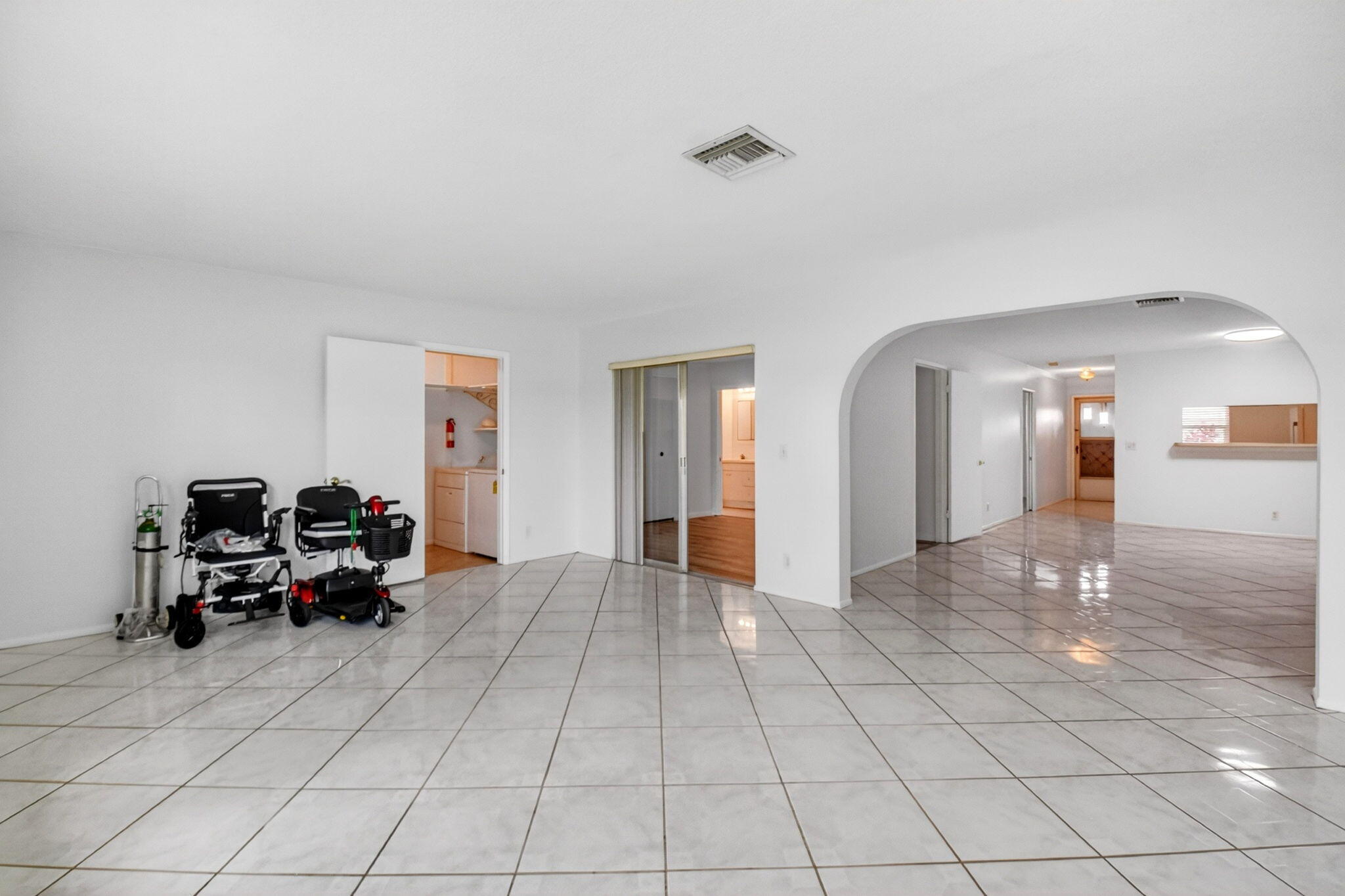 CRESTHAVEN CONDO TOWNHOMES SEC 1 - Residential