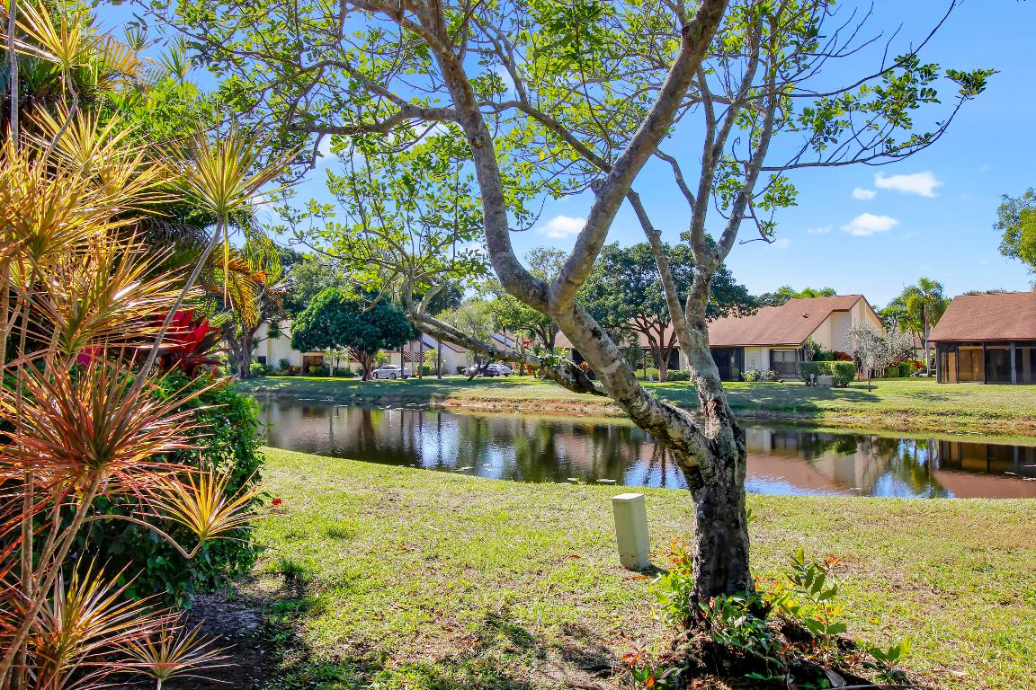 VILLAS OF WILLOW BEND - Residential