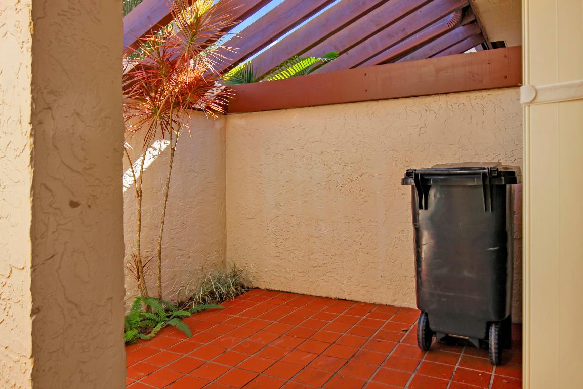 VILLAS OF WILLOW BEND - Residential