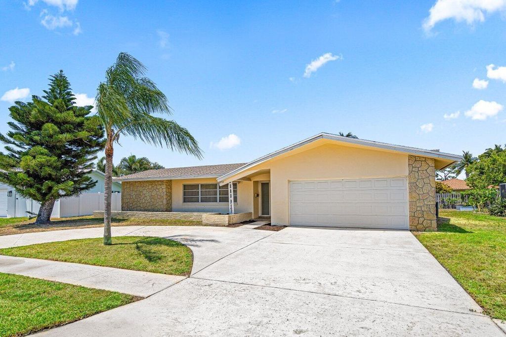 Photo of 1384 SW 12th Street, Boca Raton, FL 33486 (MLS # R10993321)