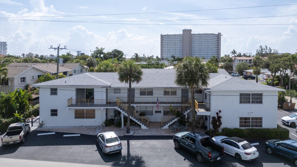Photo of 1907 NE 4TH Street #6, Deerfield Beach, FL 33441 (MLS # B26074541)