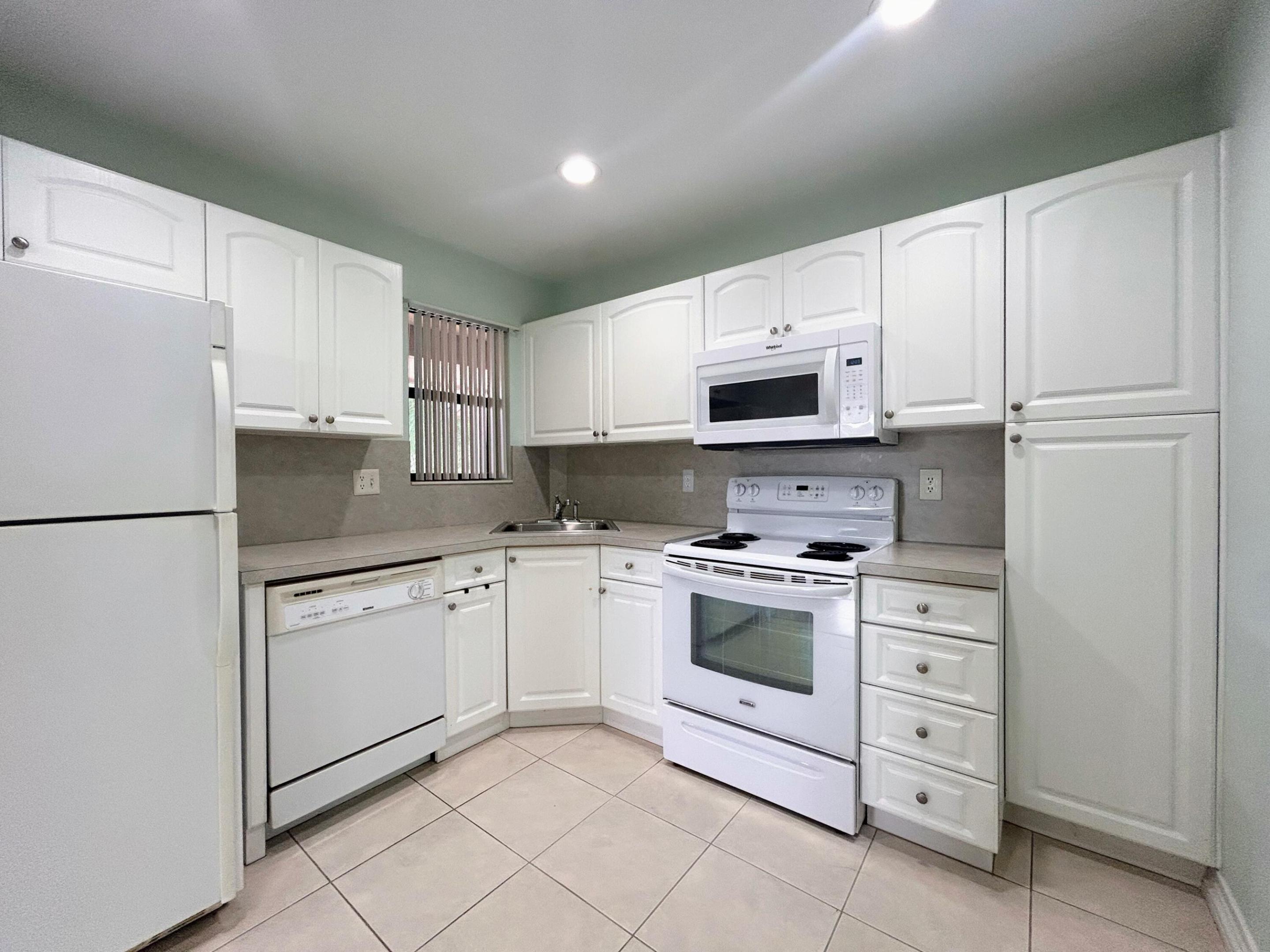 KARANDA VILLAGE V-B CONDO - Residential