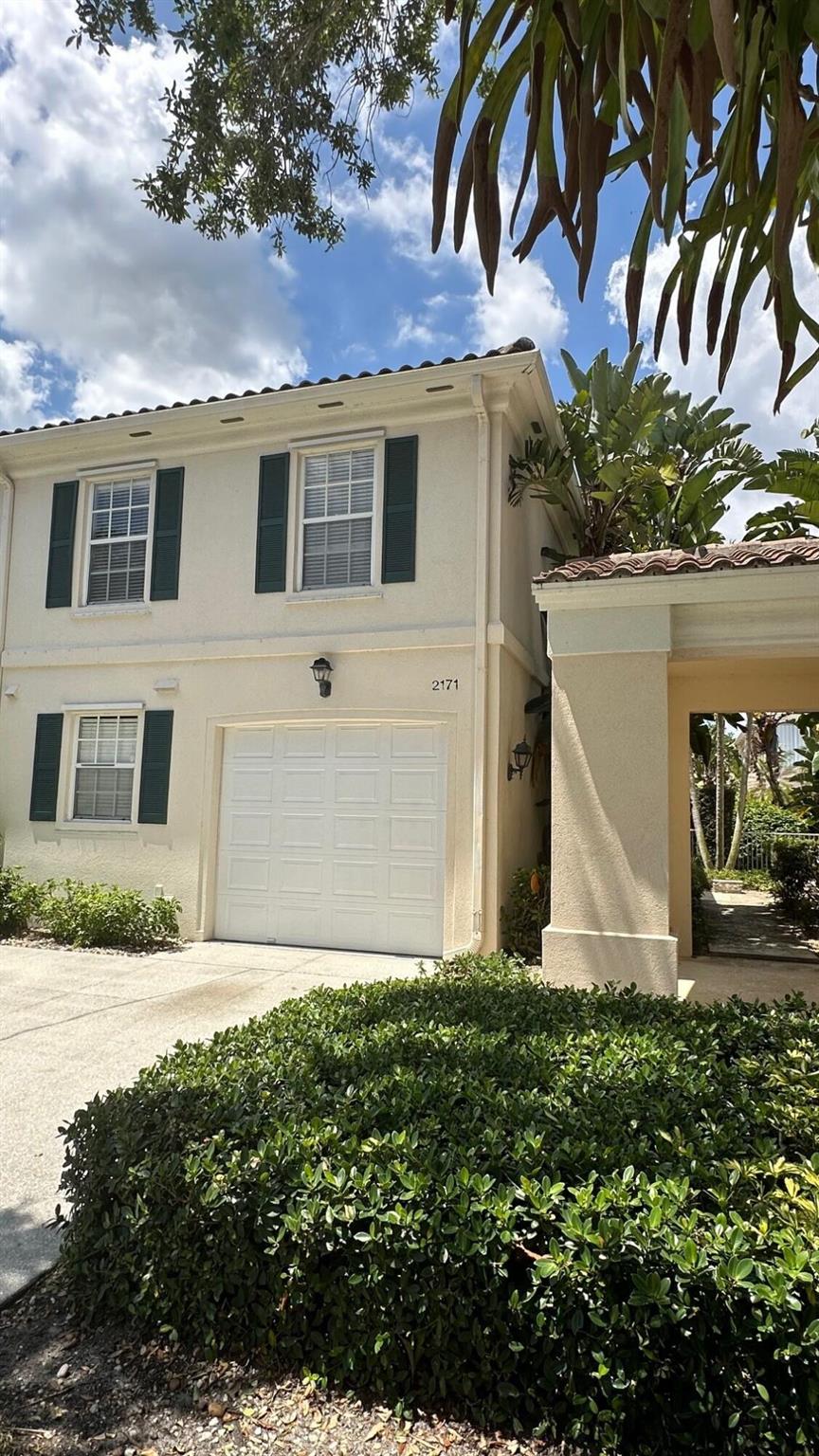 RIVERWALK 6 - Residential Lease