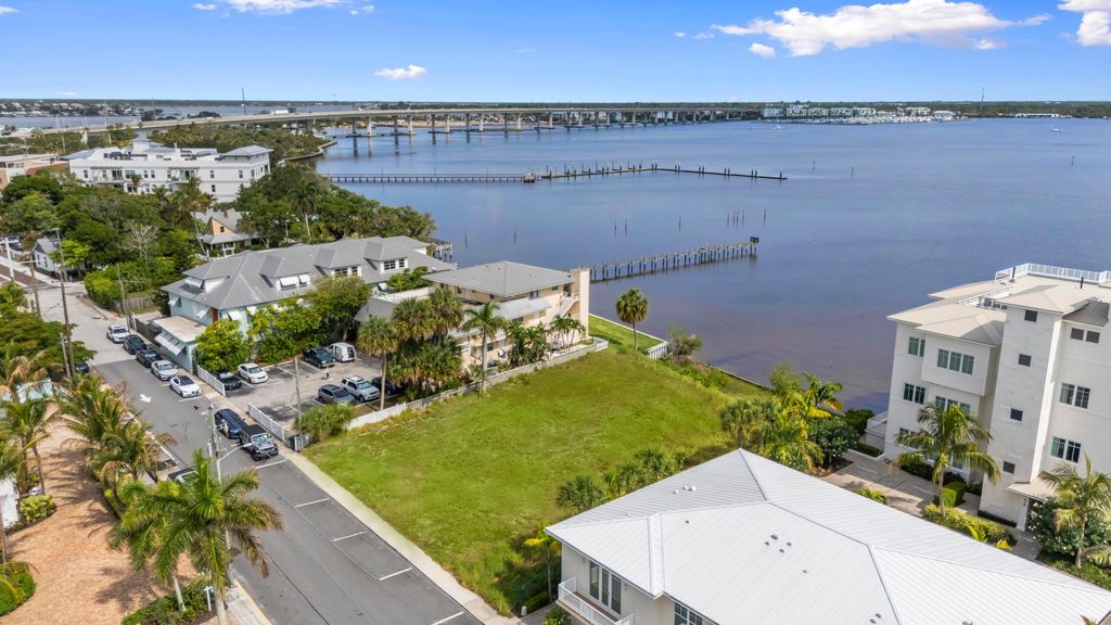 Photo of 39 SE Seminole Street, Stuart, FL 34994 (MLS # B26031762)
