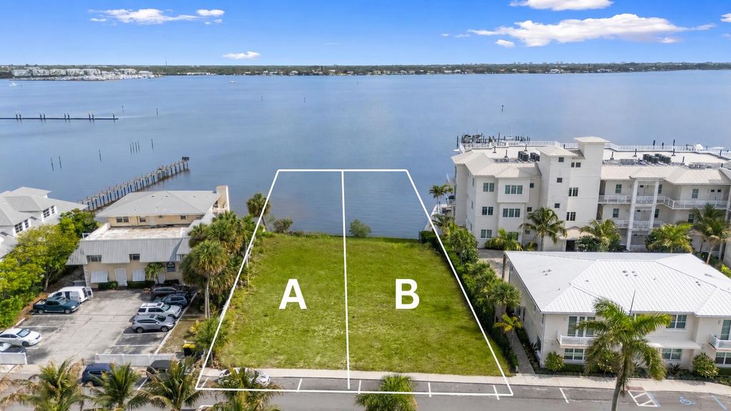Photo of 39 SE Seminole Street, Stuart, FL 34994 (MLS # B26031762)