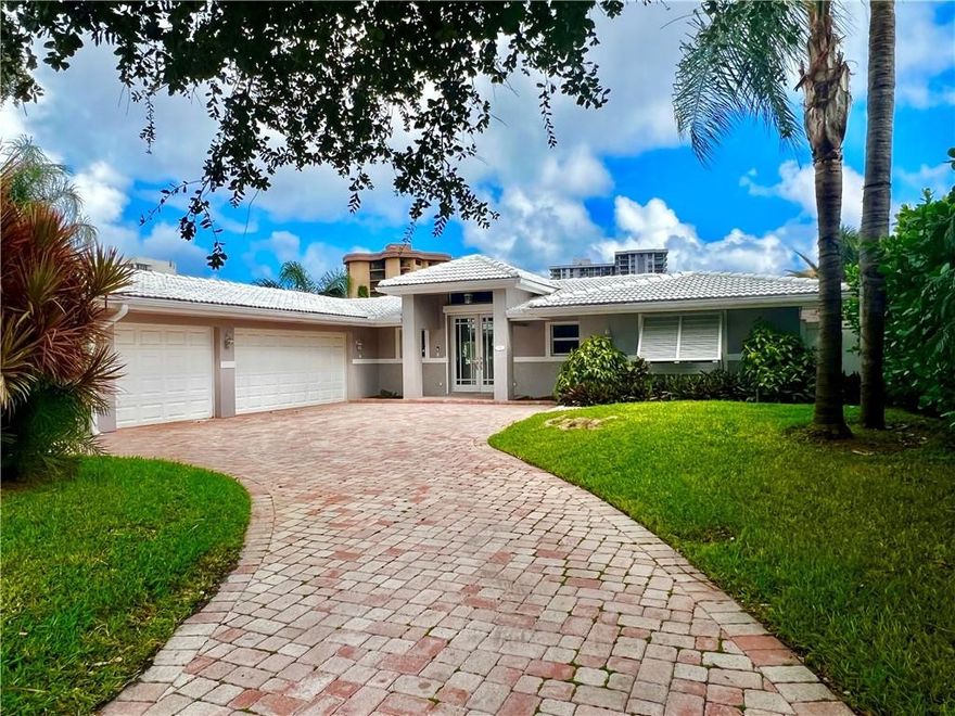 Direct intracoastal with pool and boat lift, three car garage, vaulted ceilings.Double electric gate at driveway.
