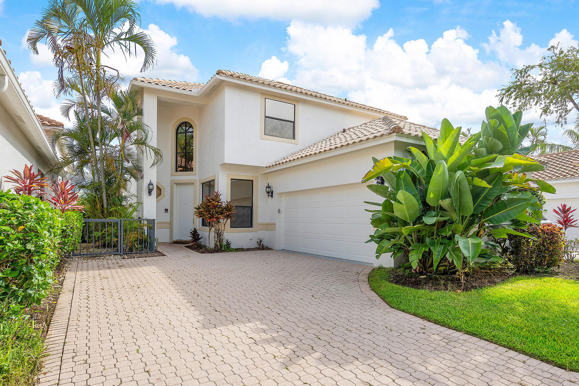 HAMPTON COURT / POLO CLUB - Residential Lease