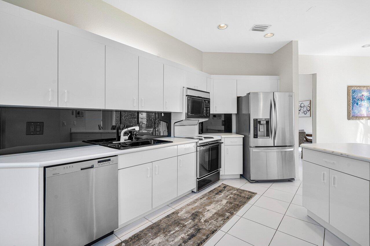 HAMPTON COURT / POLO CLUB - Residential Lease