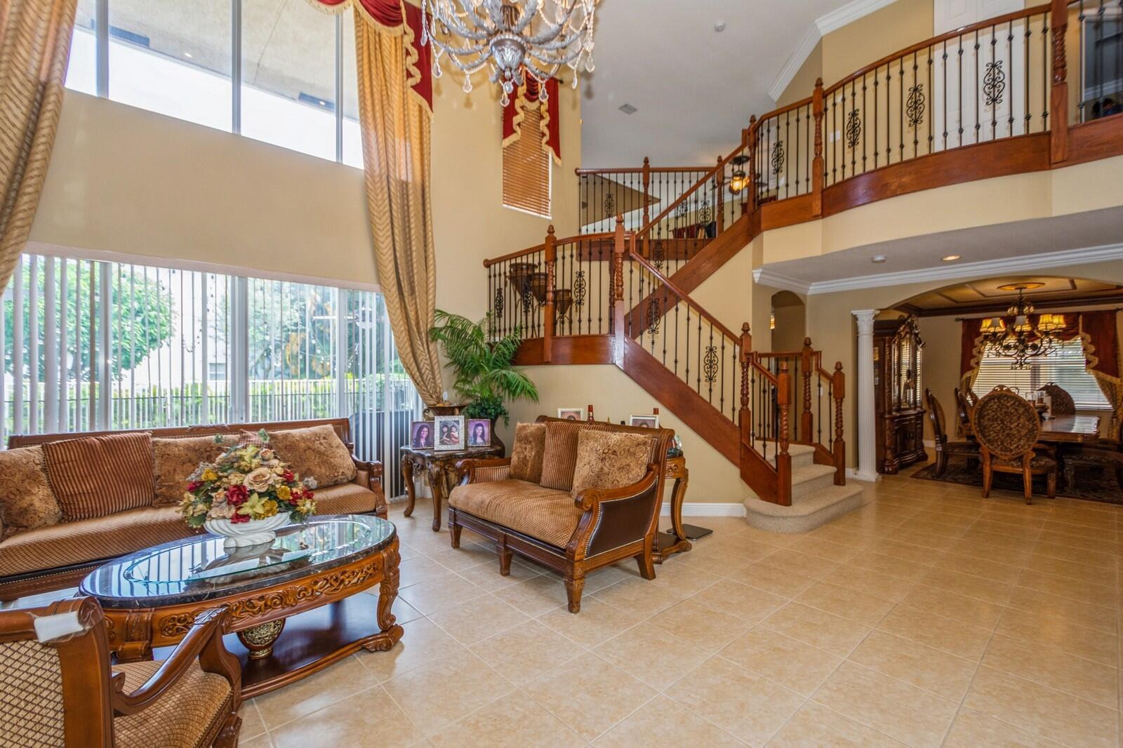 9915 Via Bernini, Lake Worth, FL, 33467/$1,250,000 4 9915 Via Bernini