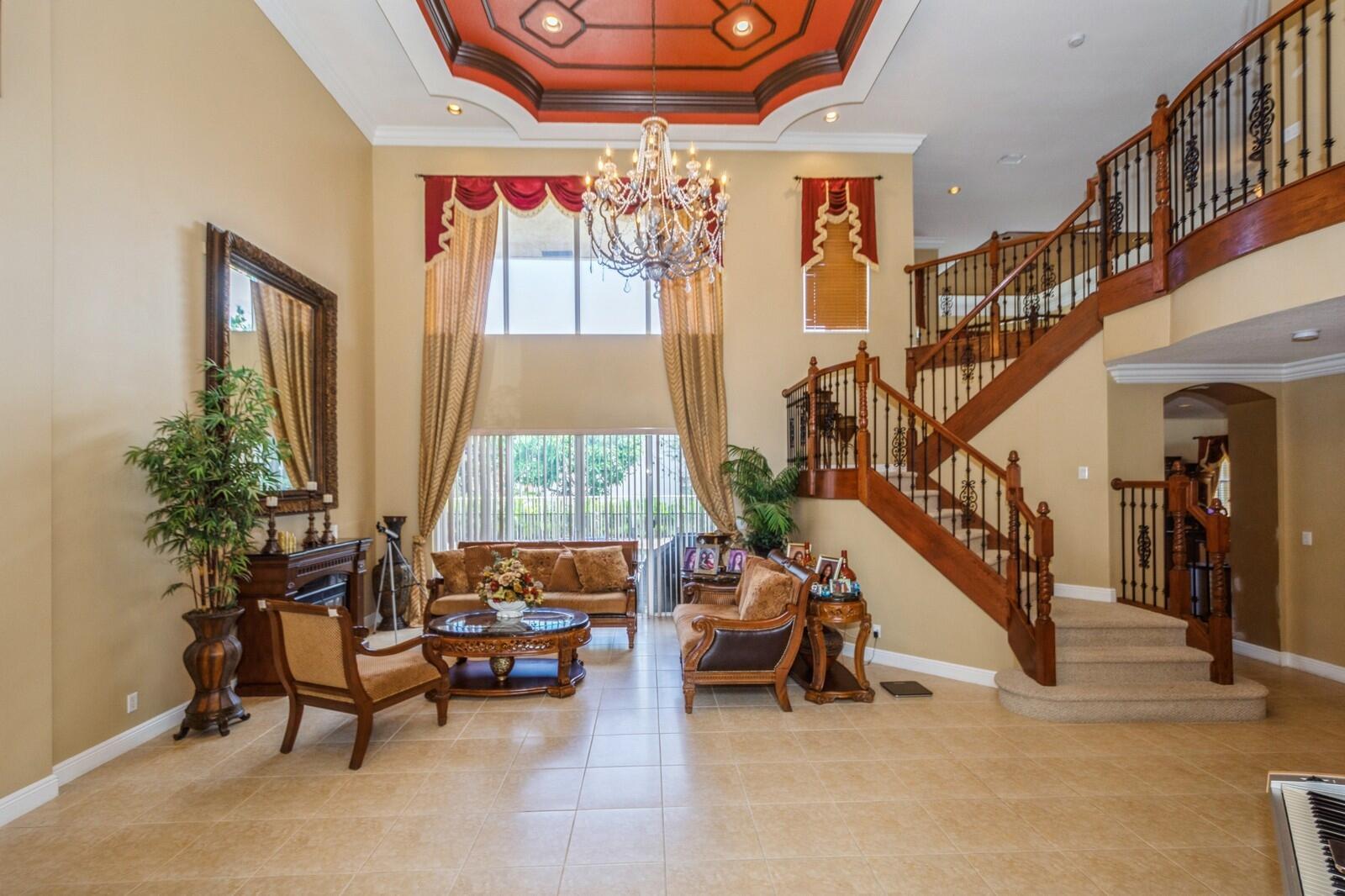 9915 Via Bernini, Lake Worth, FL, 33467/$1,250,000 3 9915 Via Bernini