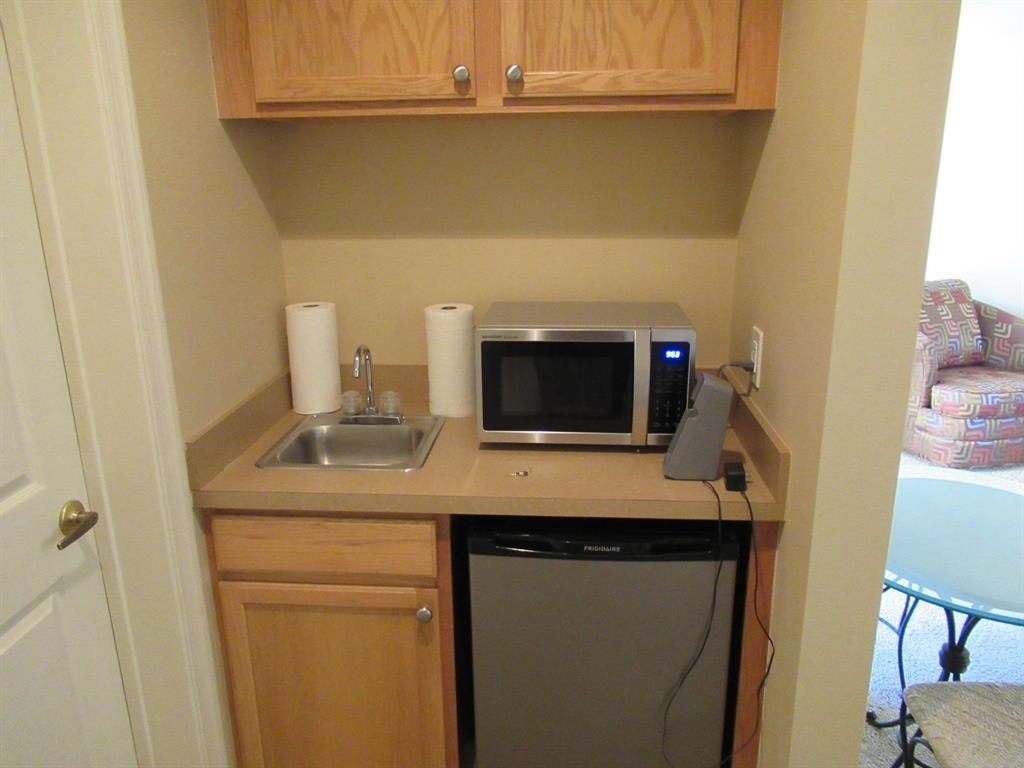 CASTLE PINES CONDOMINIUM - Residential Lease