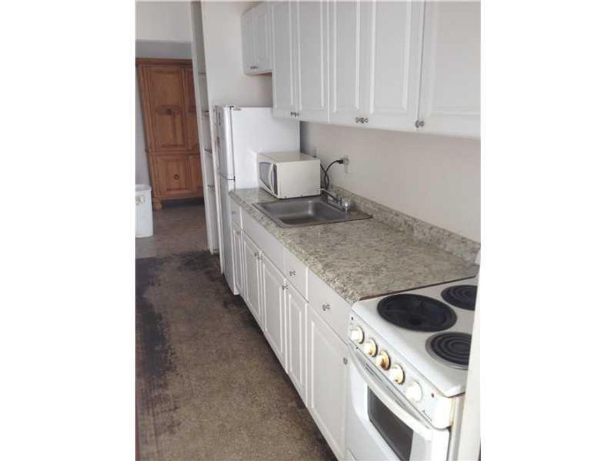 EXCELLENT RENTAL IN HARBORDALE NEAR SCHOOLS, SHOPPING, AIRPORT & BEACHES. HUGE LOT FOR FUTURE DEVELOPMENT.