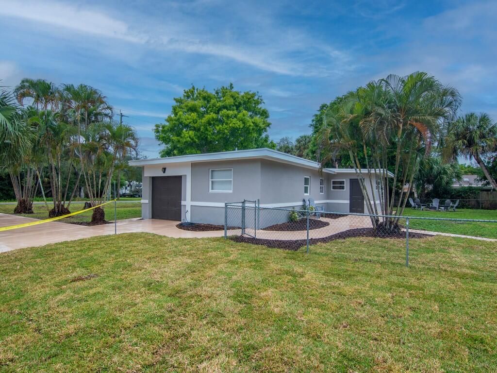 Photo of 4220 Sunrise Boulevard, Fort Pierce, FL 34982 (MLS # R10958714)