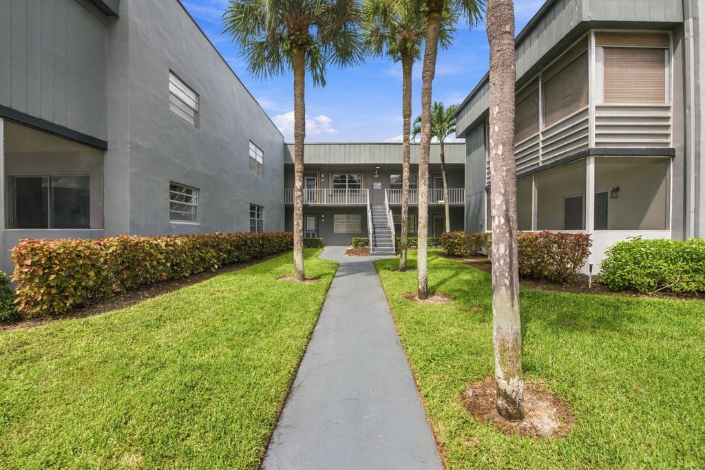 Photo of 905 Normandy S, Delray Beach, FL 33484 (MLS # B26082240)
