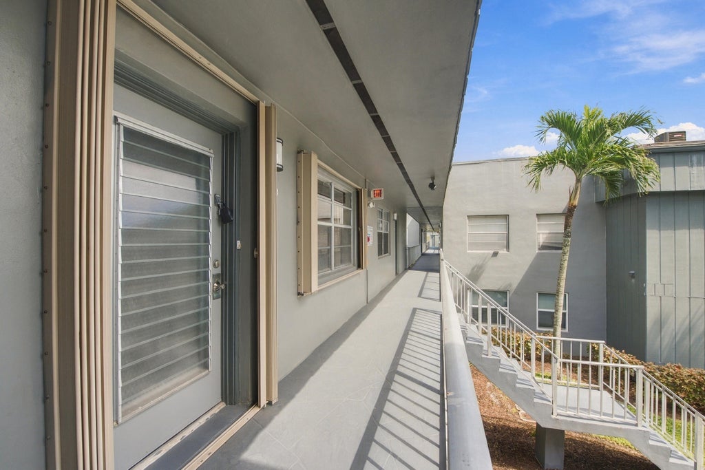 Photo of 905 Normandy S, Delray Beach, FL 33484 (MLS # B26082240)