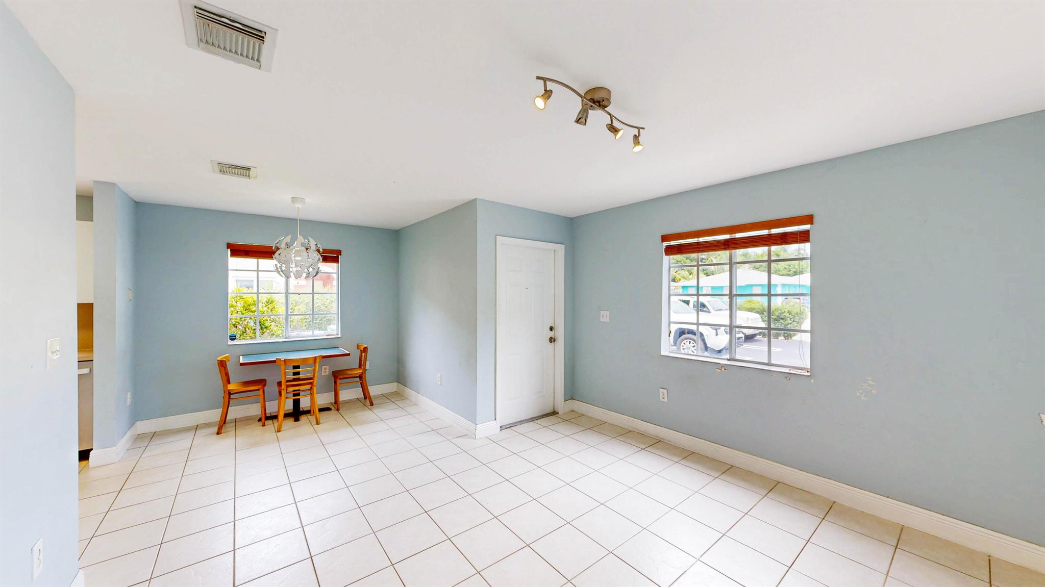 ROYALE POINT TOWNVILLAS - Residential Lease