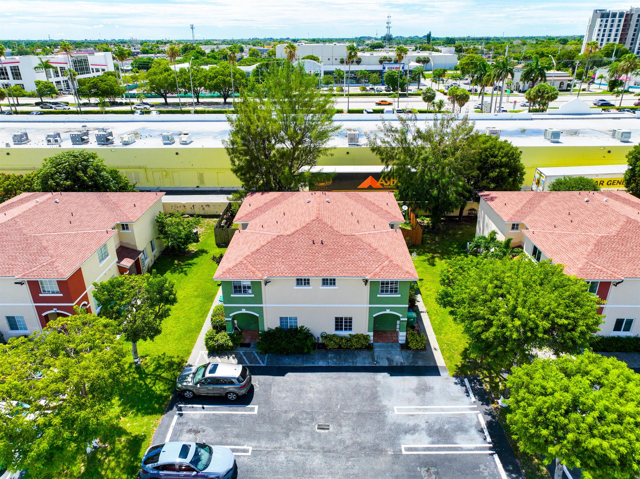 ROYALE POINT TOWNVILLAS - Residential Lease