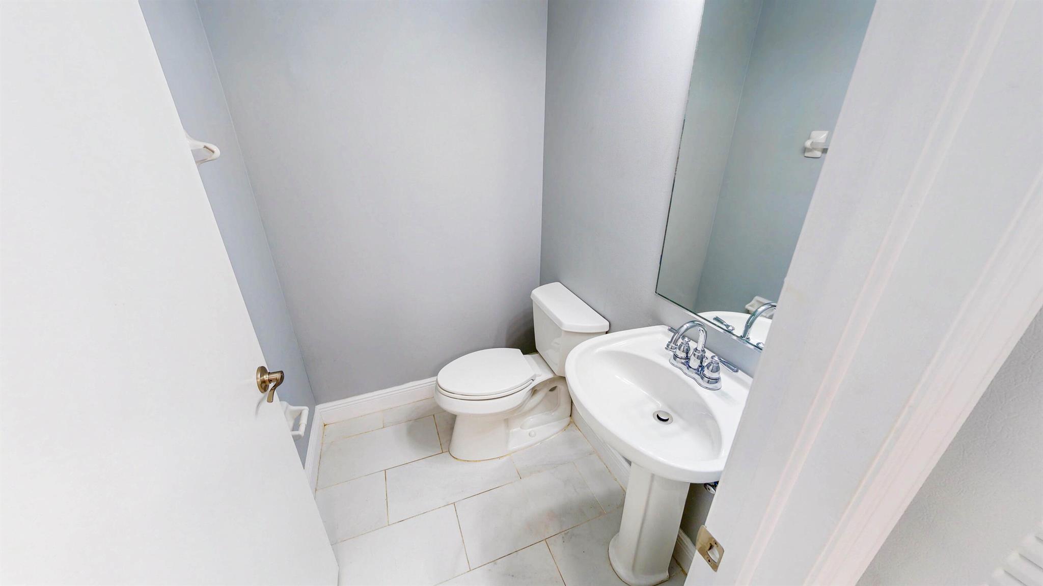 ROYALE POINT TOWNVILLAS - Residential Lease