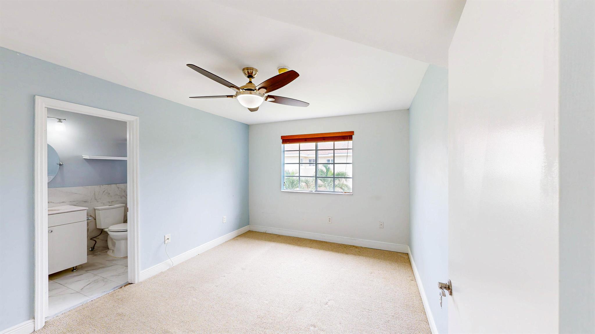 ROYALE POINT TOWNVILLAS - Residential Lease