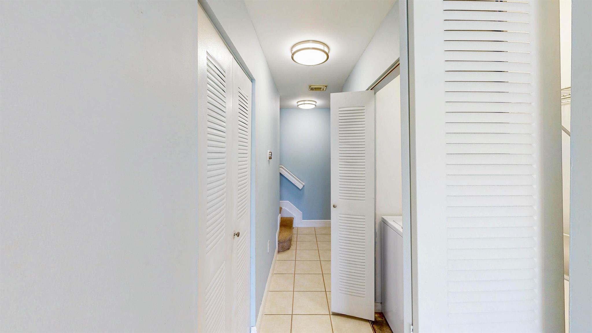 ROYALE POINT TOWNVILLAS - Residential Lease