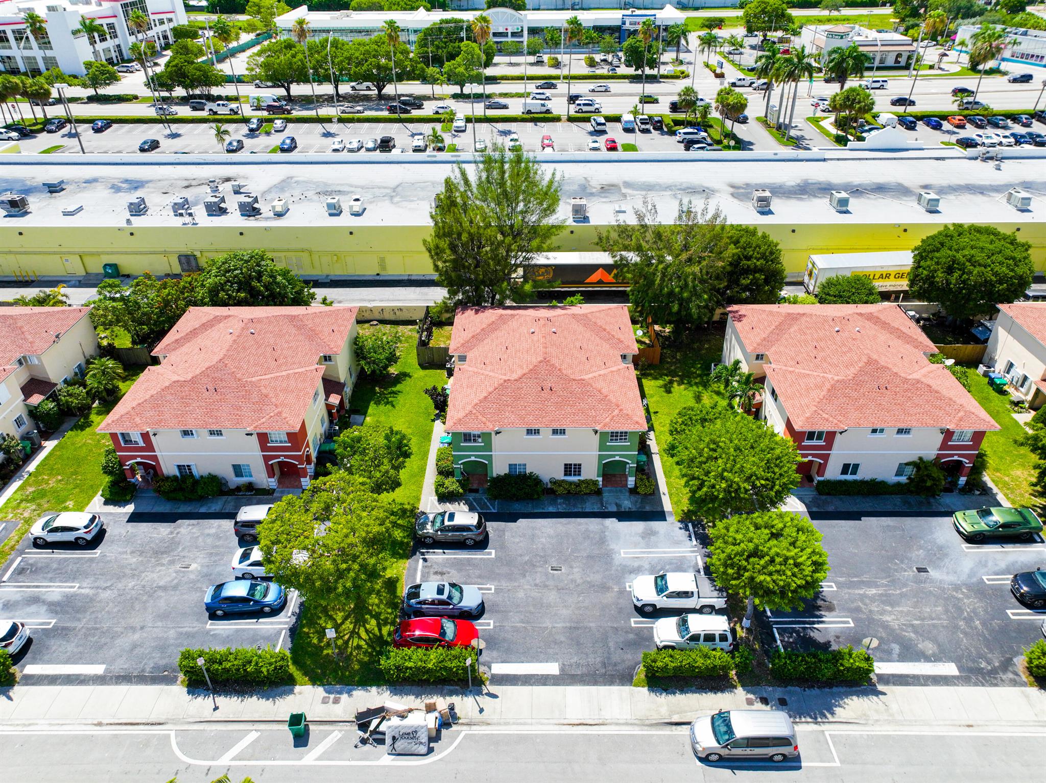 ROYALE POINT TOWNVILLAS - Residential Lease