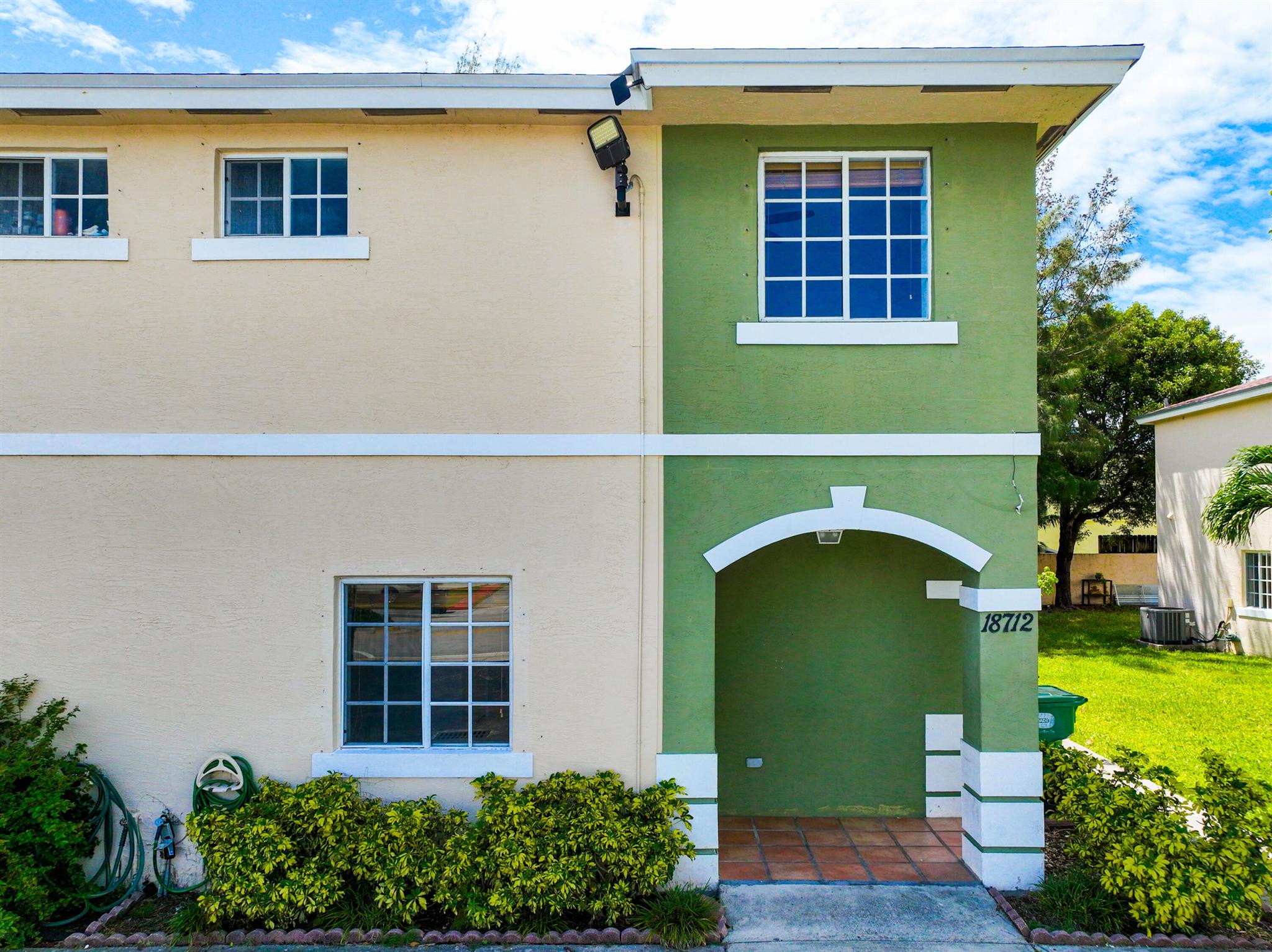 ROYALE POINT TOWNVILLAS - Residential Lease