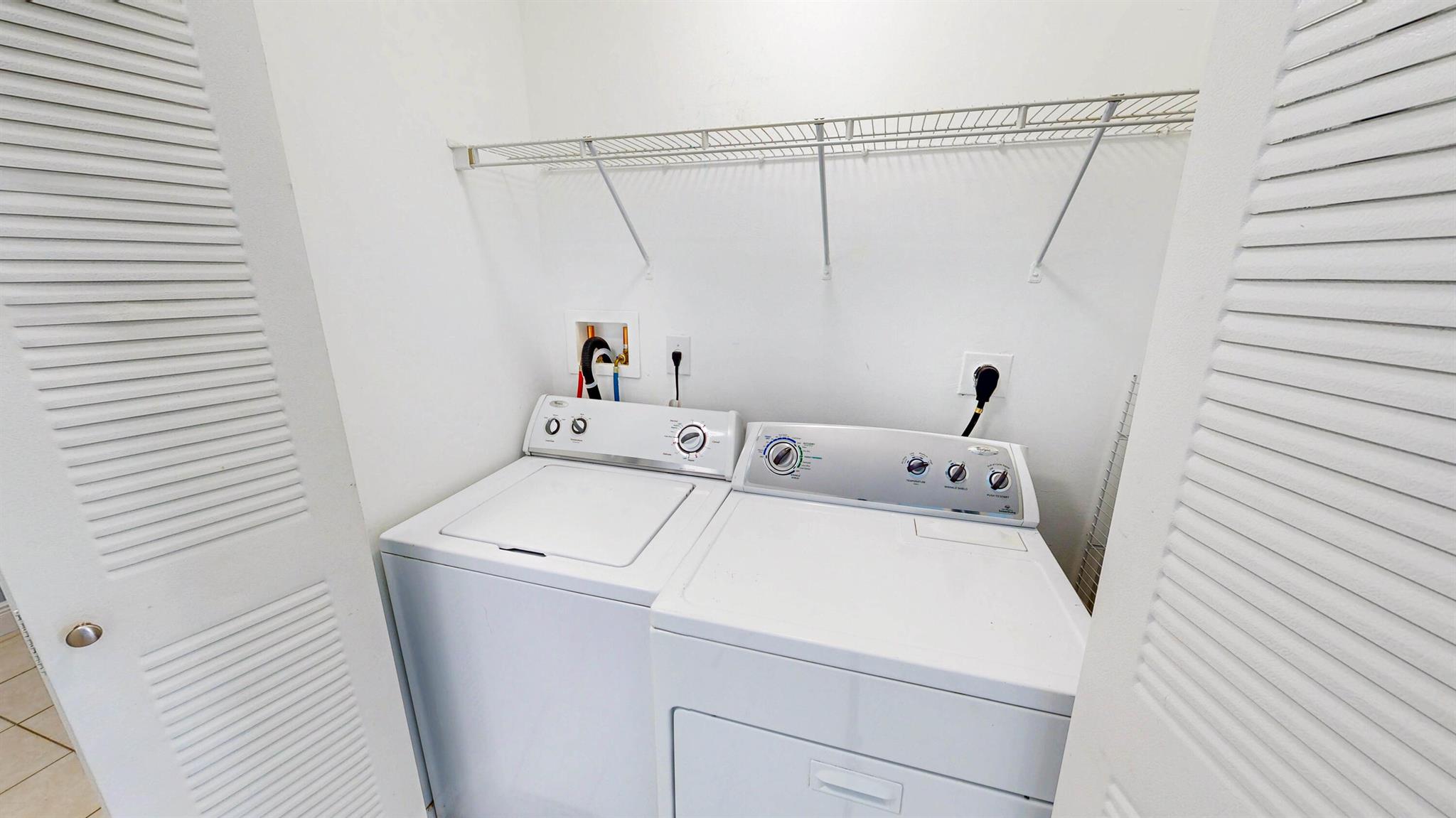 ROYALE POINT TOWNVILLAS - Residential Lease