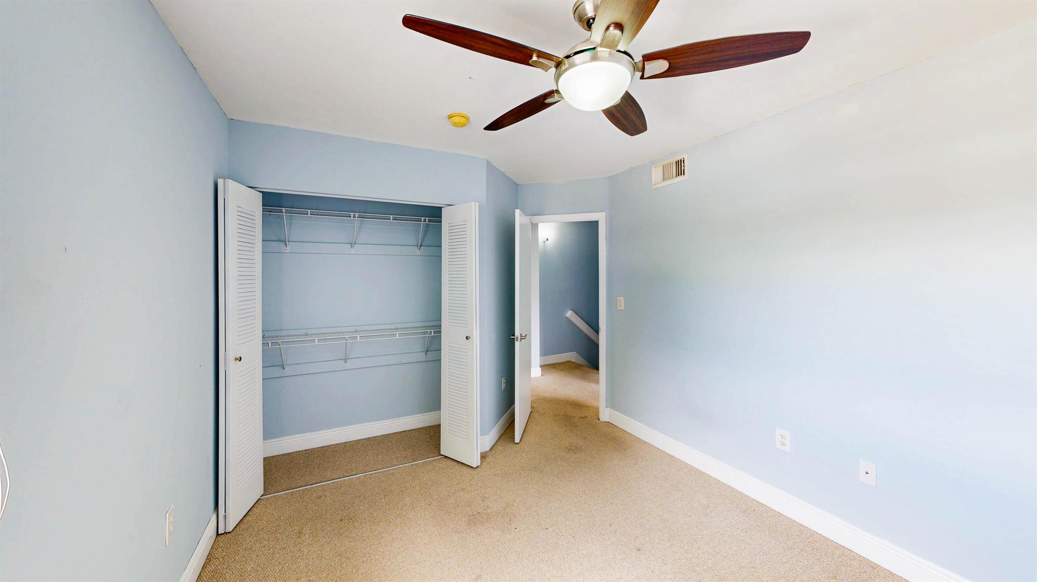 ROYALE POINT TOWNVILLAS - Residential Lease