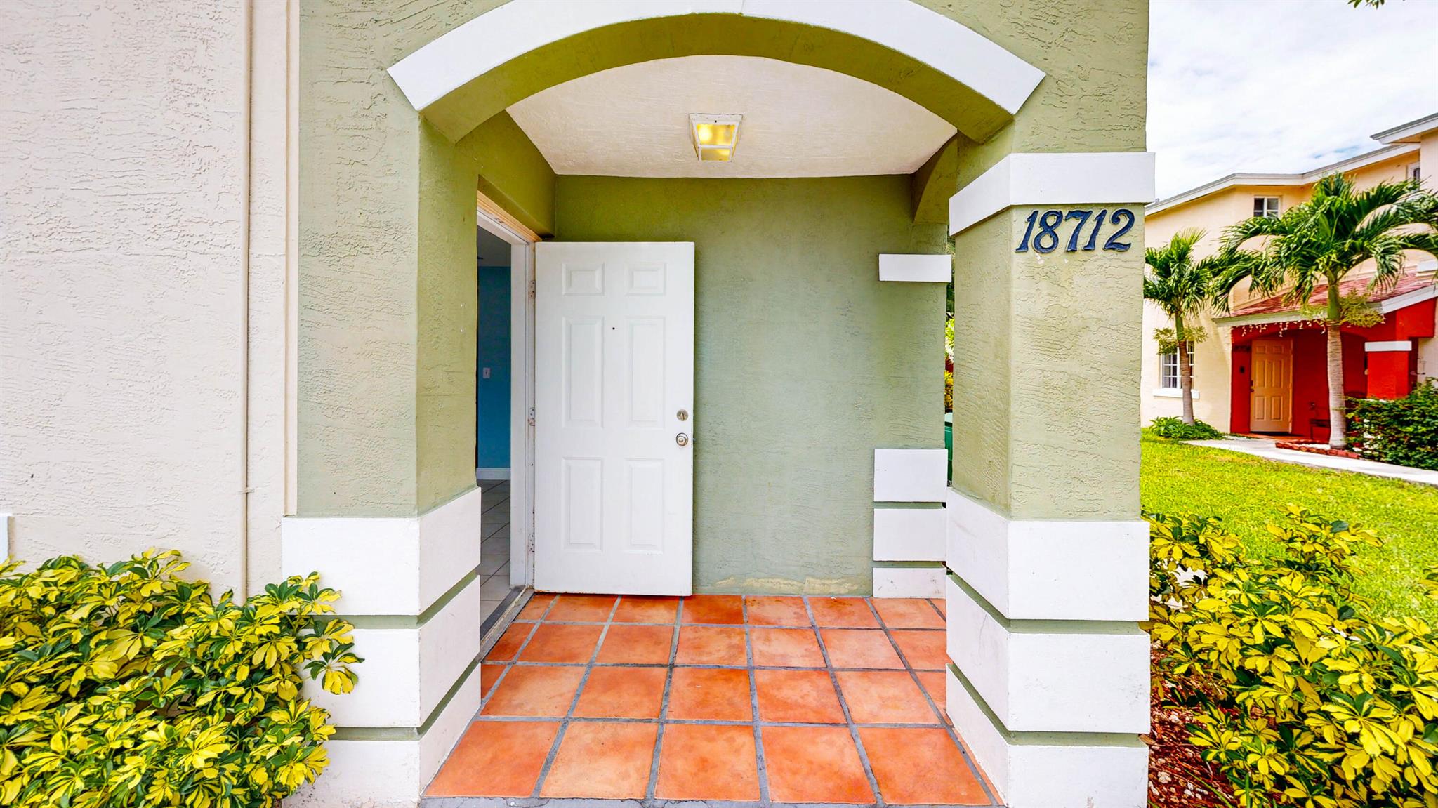 ROYALE POINT TOWNVILLAS - Residential Lease