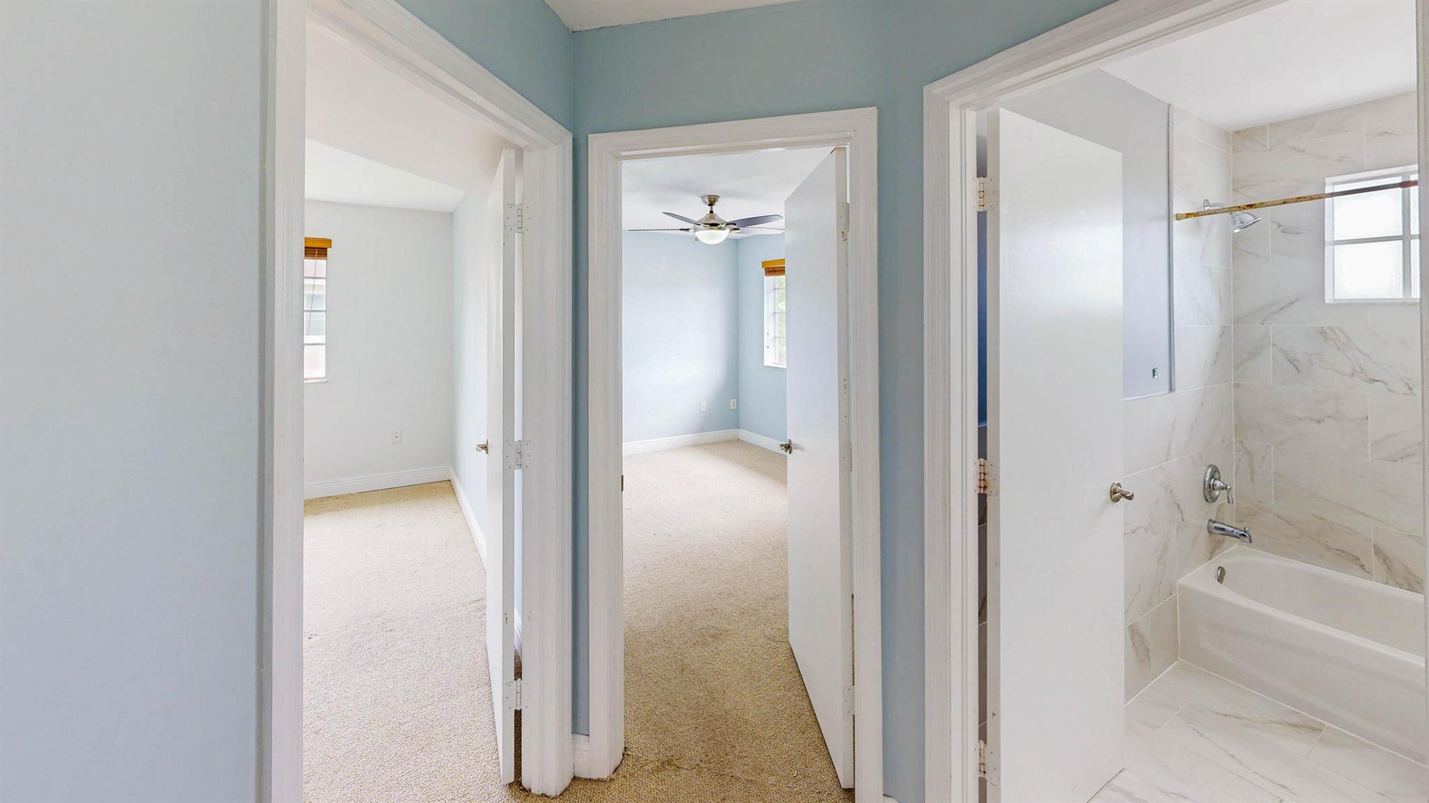 ROYALE POINT TOWNVILLAS - Residential Lease