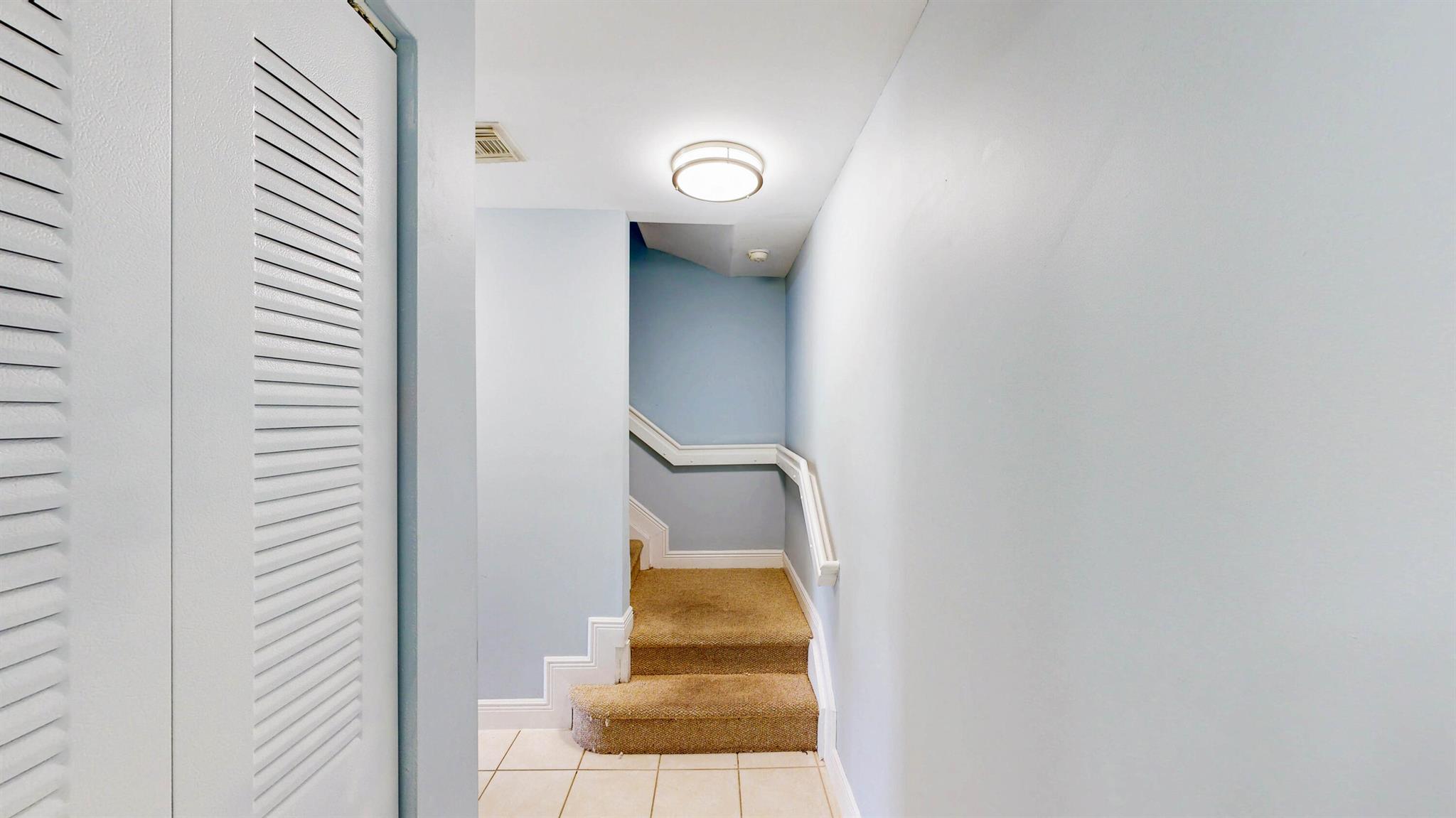 ROYALE POINT TOWNVILLAS - Residential Lease