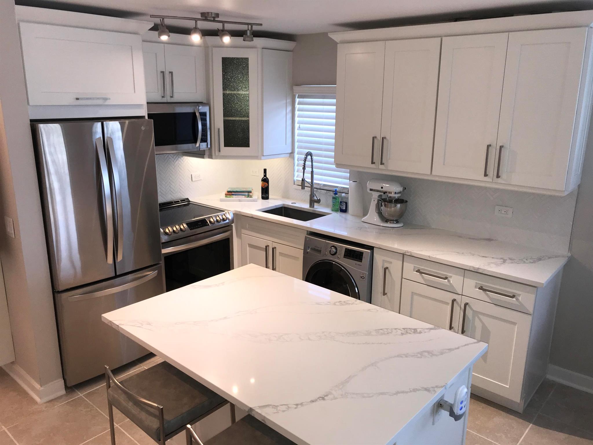 Beautiful 1 Bedroom 1 Bath Furnished Condo Near intercoastal. Close to downtown west palm beach, I-95, and major shopping centers. Call today to view this condo today.