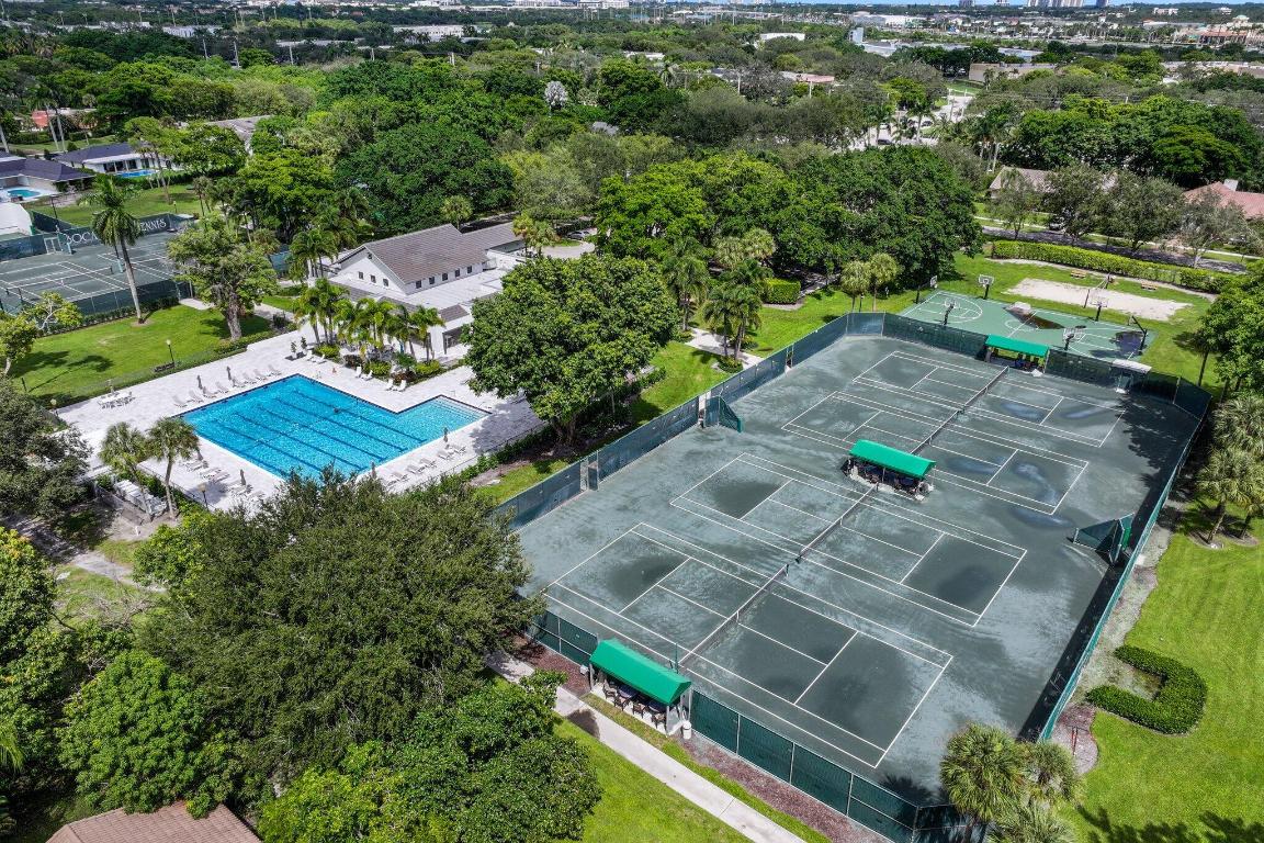BOCA RATON BATH & TENNIS CLUB - Residential