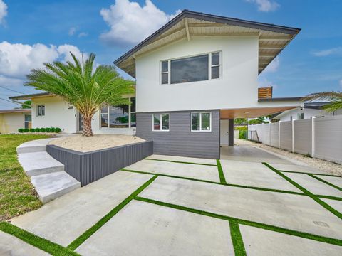Tiny photo for 2426 Key Largo Lane, Fort Lauderdale, FL 33312 (MLS # B26028948)