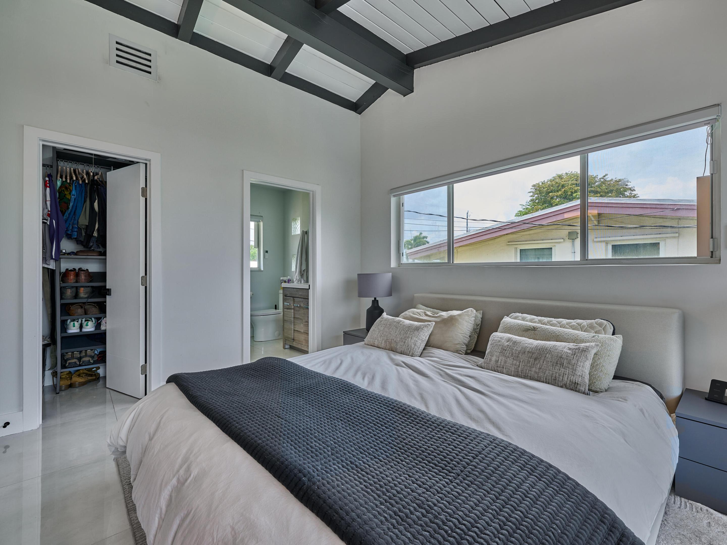 LAUDERDALE ISLES NO 2-BLK 6 - Residential