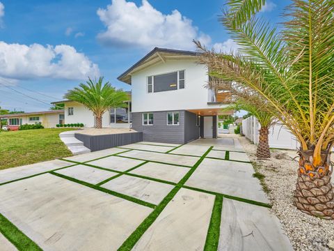 Tiny photo for 2426 Key Largo Lane, Fort Lauderdale, FL 33312 (MLS # B26028948)