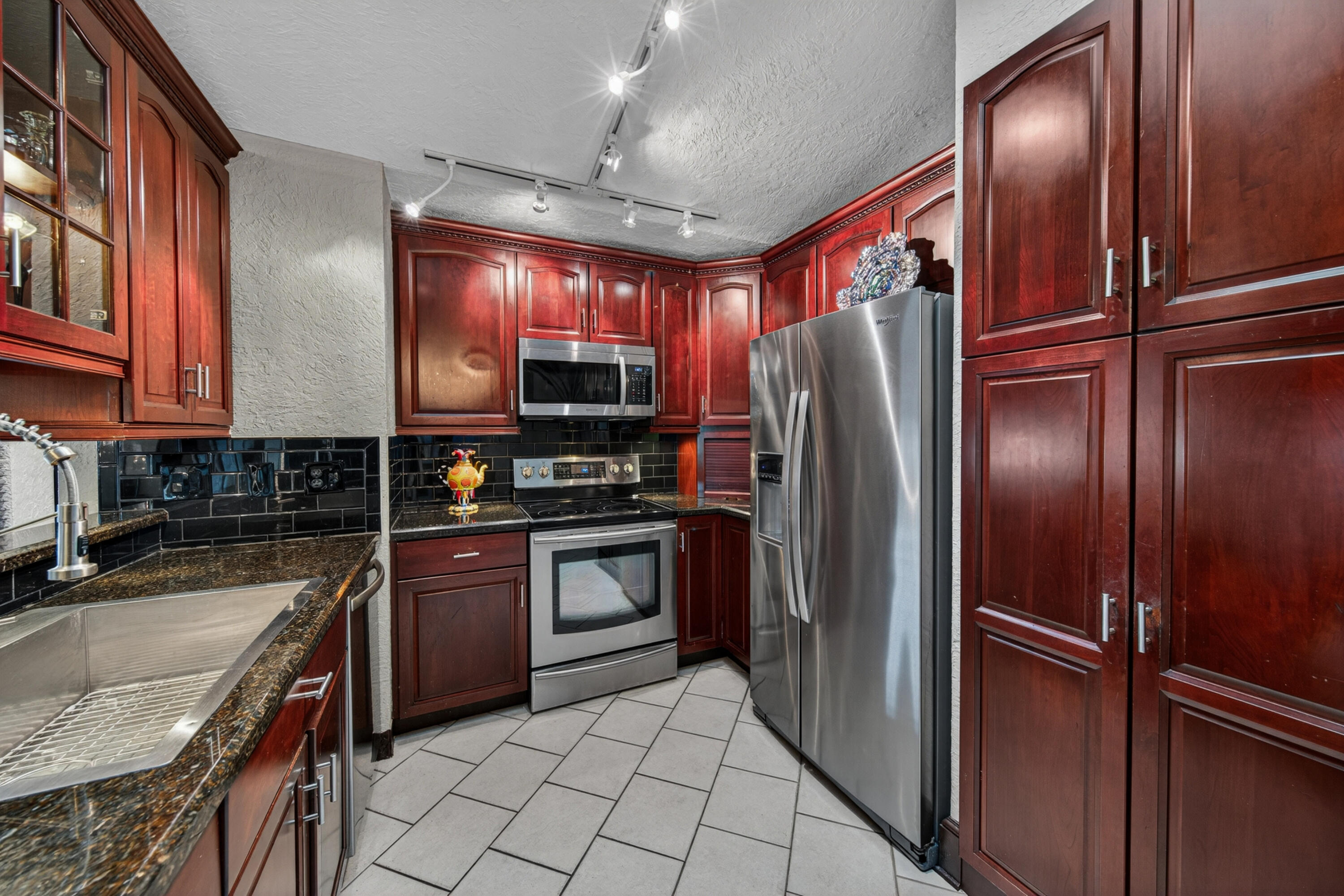 PINES OF OAKLAND FOREST WEST - Residential