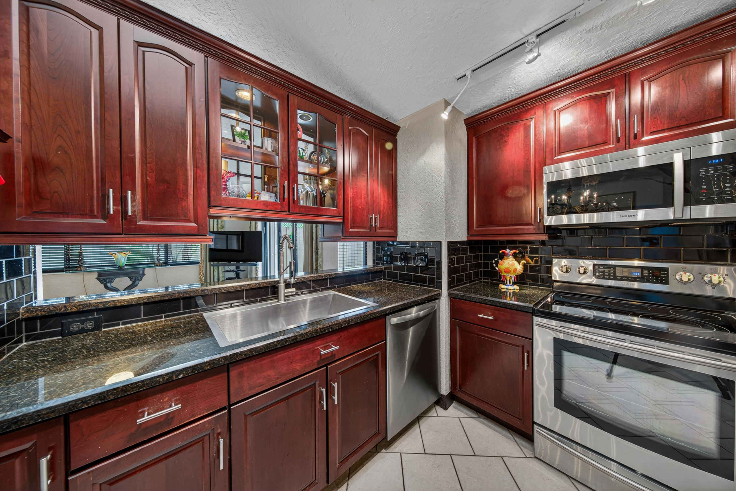 PINES OF OAKLAND FOREST WEST - Residential