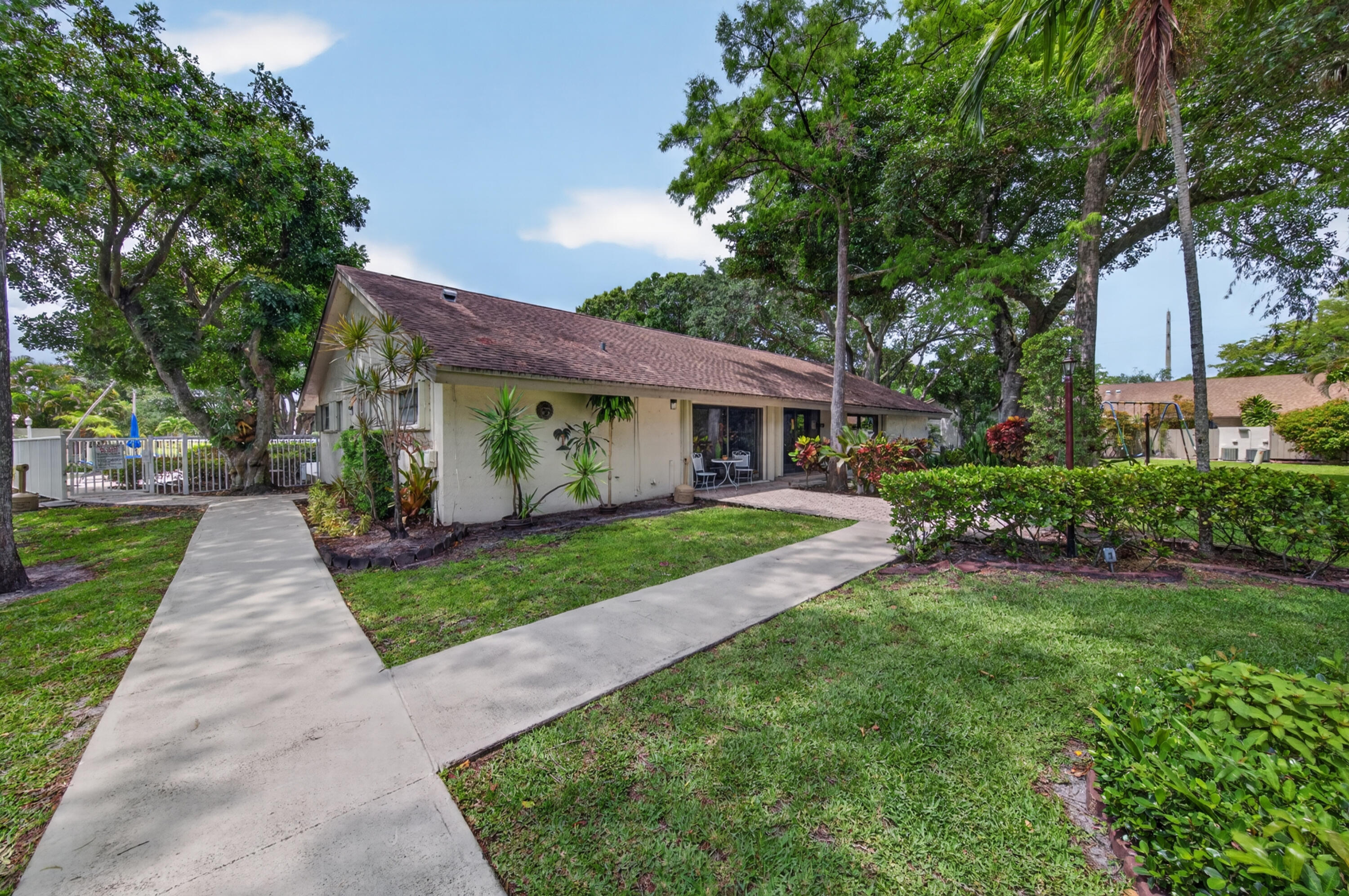 PINES OF OAKLAND FOREST WEST - Residential